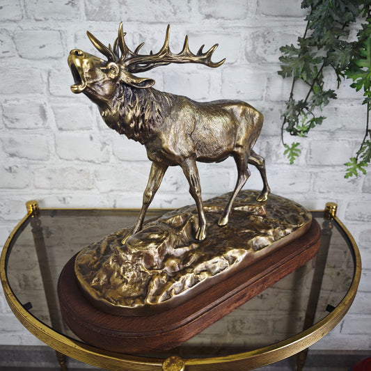 P.J. Mêne Bronzefigur Elch 1863 auf Holzsockel Tierbronze Jagdmotiv Skulptur Antik Dekoration Sammlerobjekt