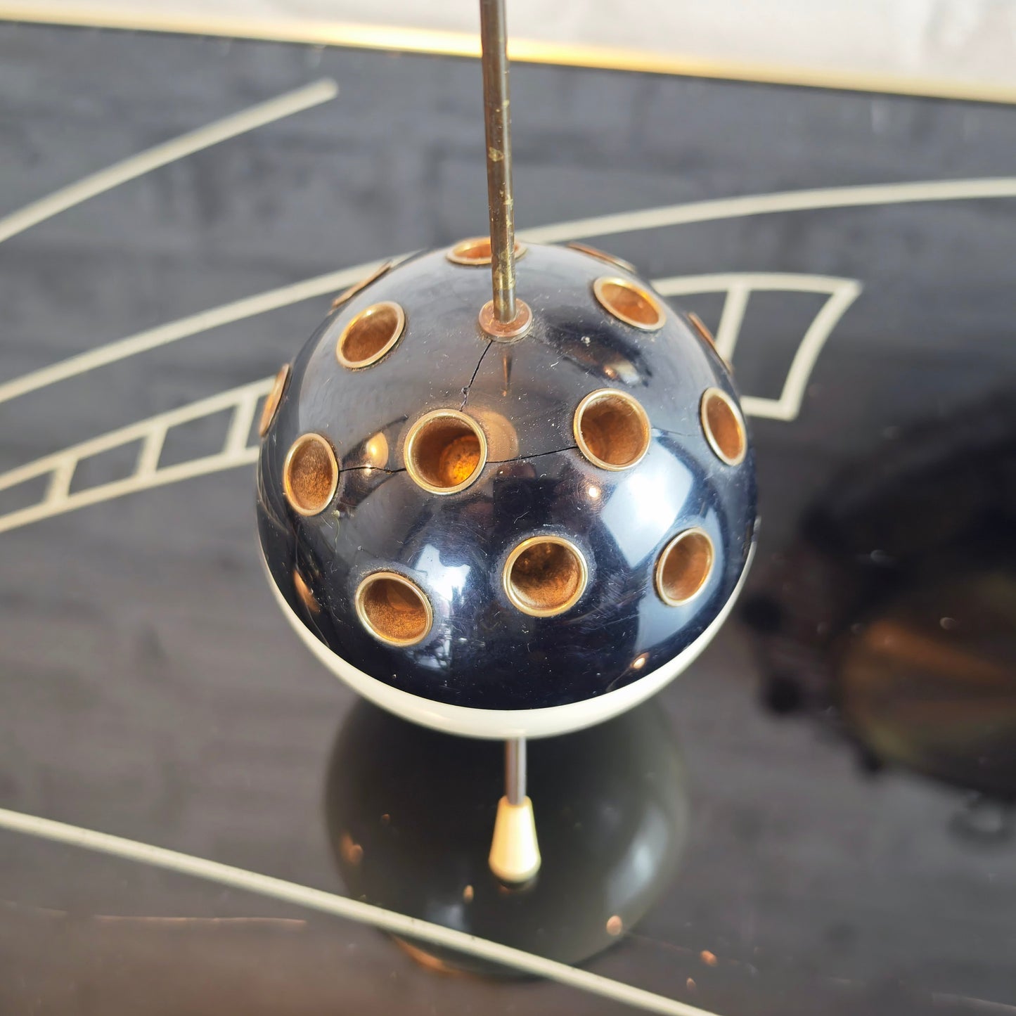 Sputnik Zigarettenhalter Kugel schwarz weiß Tripod Space Age Midcentury 50er Jahre