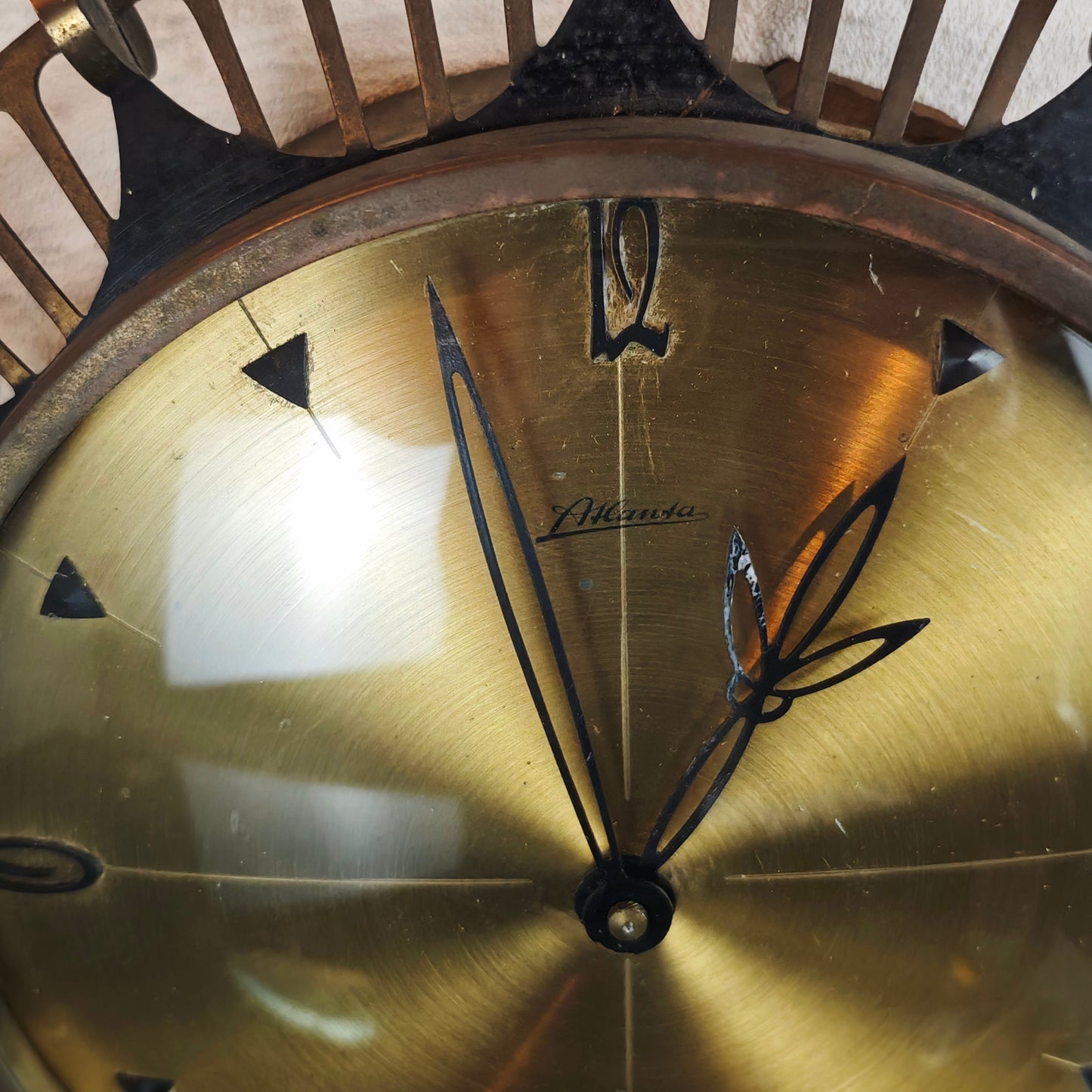 Atlanta Wanduhr 50er Jahre mechanisch Messing Wandpendeluhr Midcentury Sputnik Space Age Schlaguhr