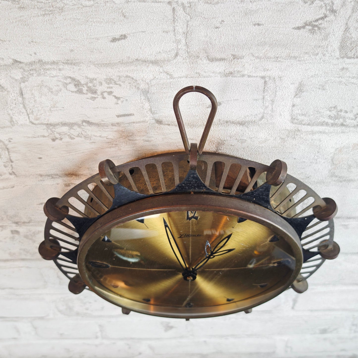Atlanta Wanduhr 50er Jahre mechanisch Messing Wandpendeluhr Midcentury Sputnik Space Age Schlaguhr