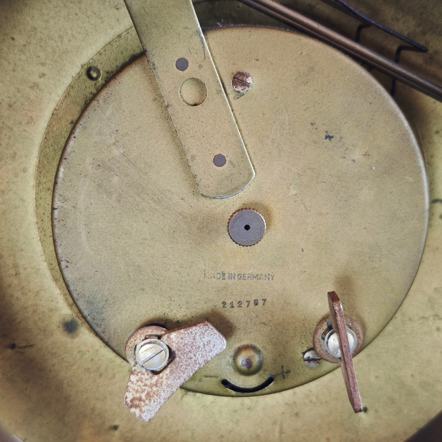 Atlanta Wanduhr 50er Jahre mechanisch Messing Wandpendeluhr Midcentury Sputnik Space Age Schlaguhr