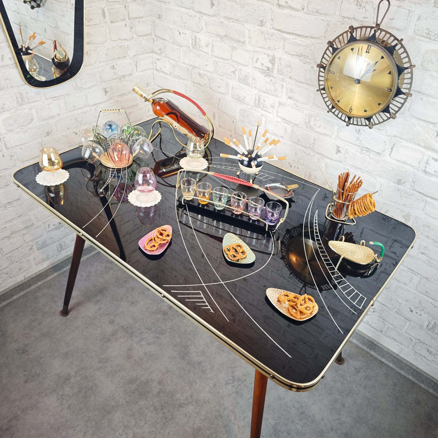 Midcentury Tisch 50er Jahre schwarz gold Glasplatte mit Muster abnehmbaren Beinen Sputnik Rockabilly Retro