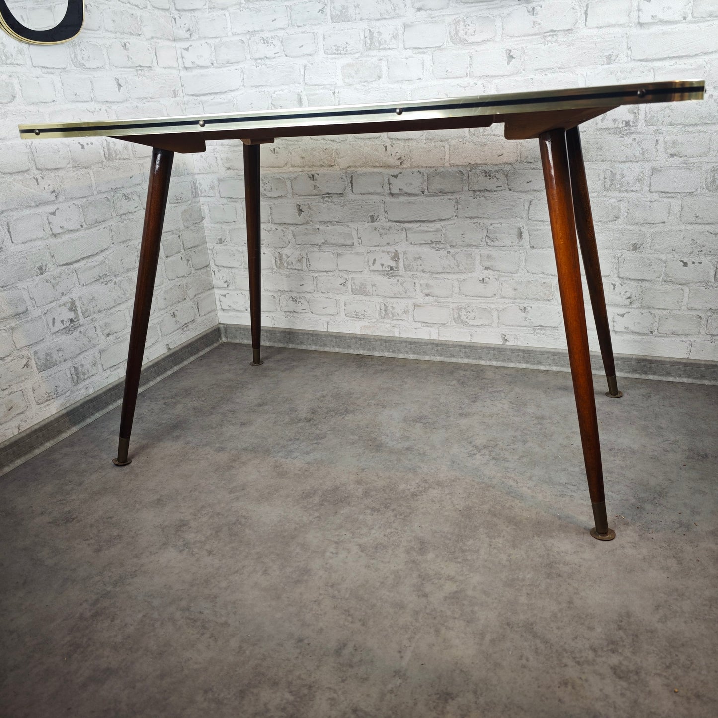 Midcentury Tisch 50er Jahre schwarz gold Glasplatte mit Muster abnehmbaren Beinen Sputnik Rockabilly Retro