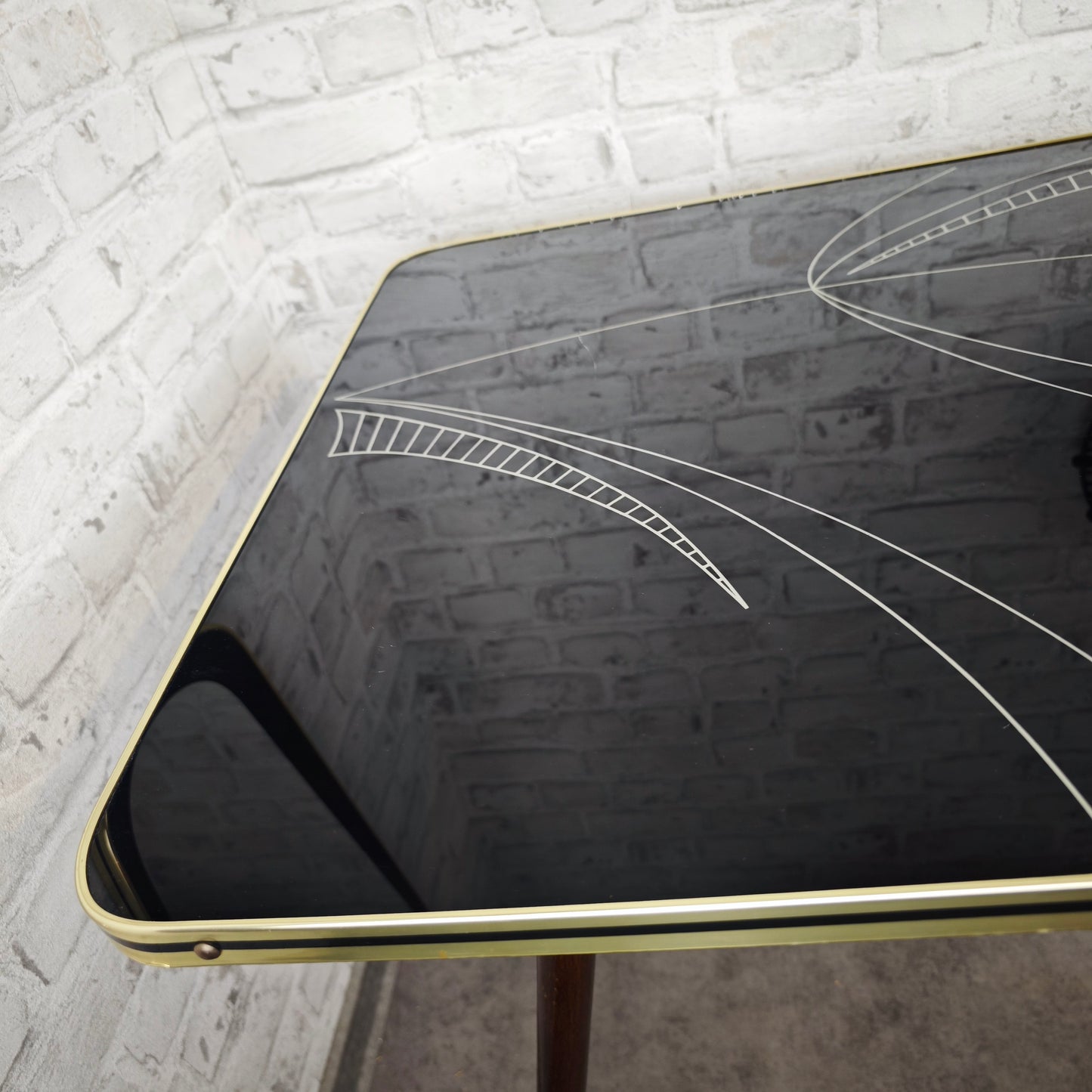 Midcentury Tisch 50er Jahre schwarz gold Glasplatte mit Muster abnehmbaren Beinen Sputnik Rockabilly Retro
