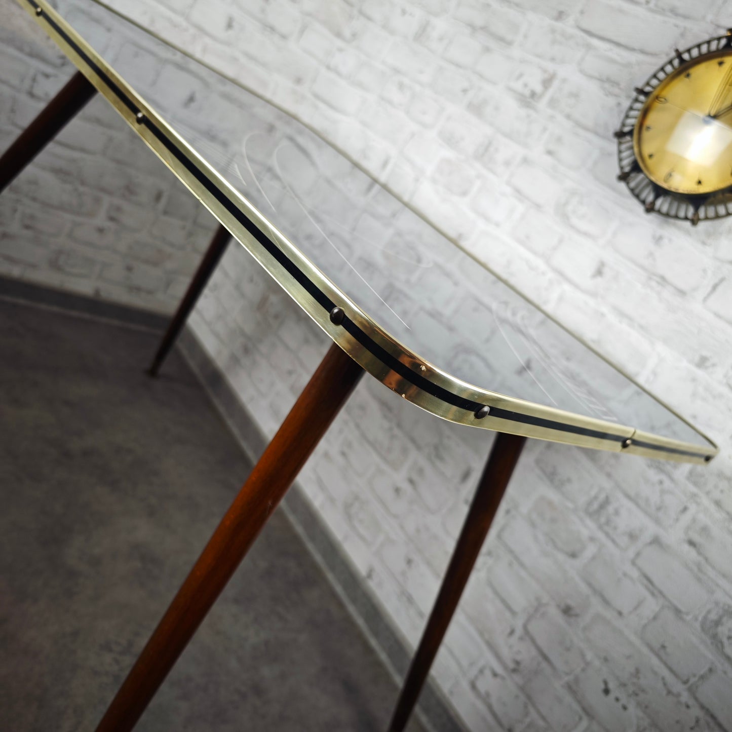 Midcentury Tisch 50er Jahre schwarz gold Glasplatte mit Muster abnehmbaren Beinen Sputnik Rockabilly Retro
