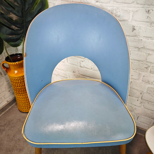 Midcentury Stuhl hellblau 50er Jahre Vintage Retro Wohnzimmerstuhl Kunstleder Holzbeine Atomic Age Nostalgie