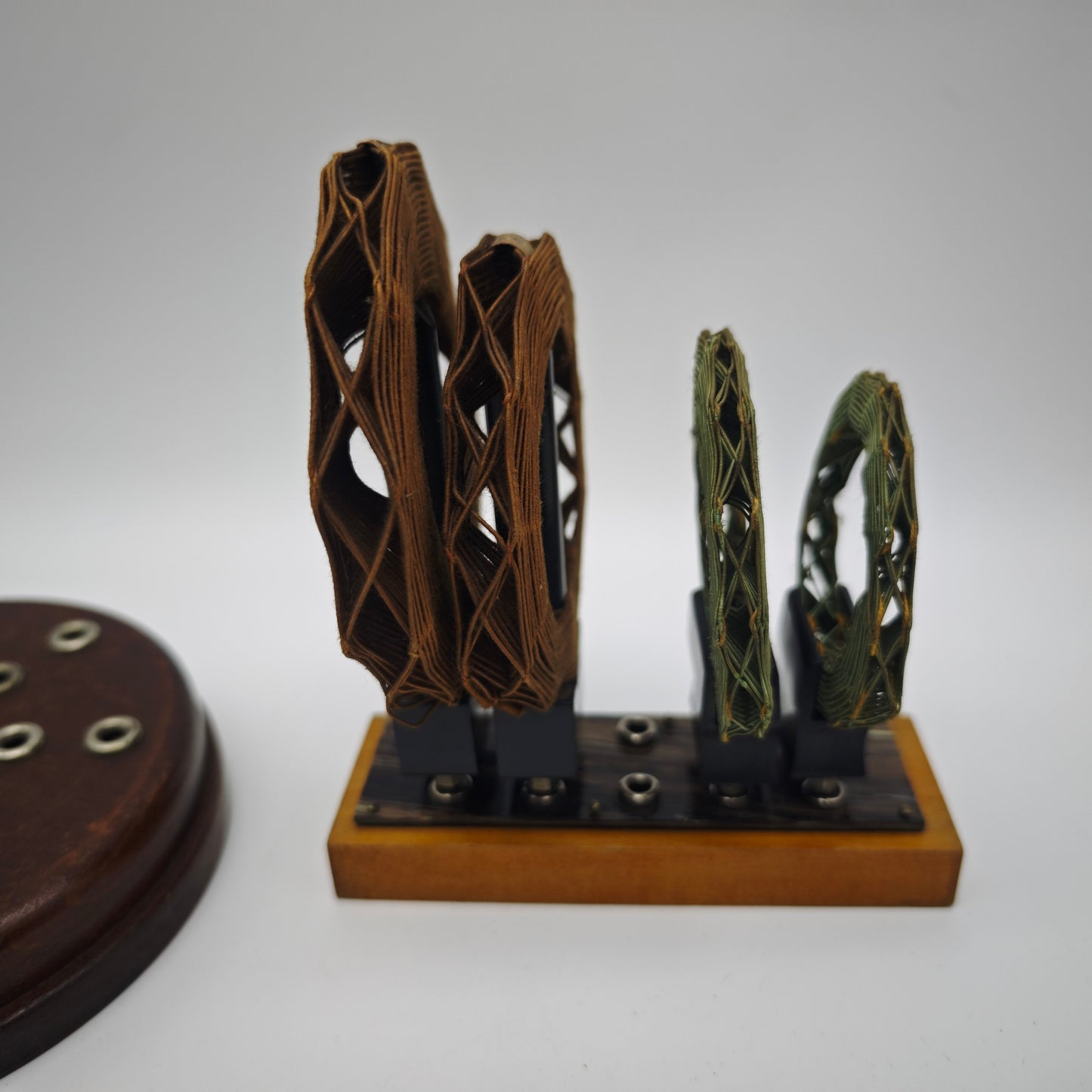 Wabenspulen Set mit C.J. Vogel Spulen und Holzsockel Kristall Detektor Radio Zubehör 1920er Technik Sammlung