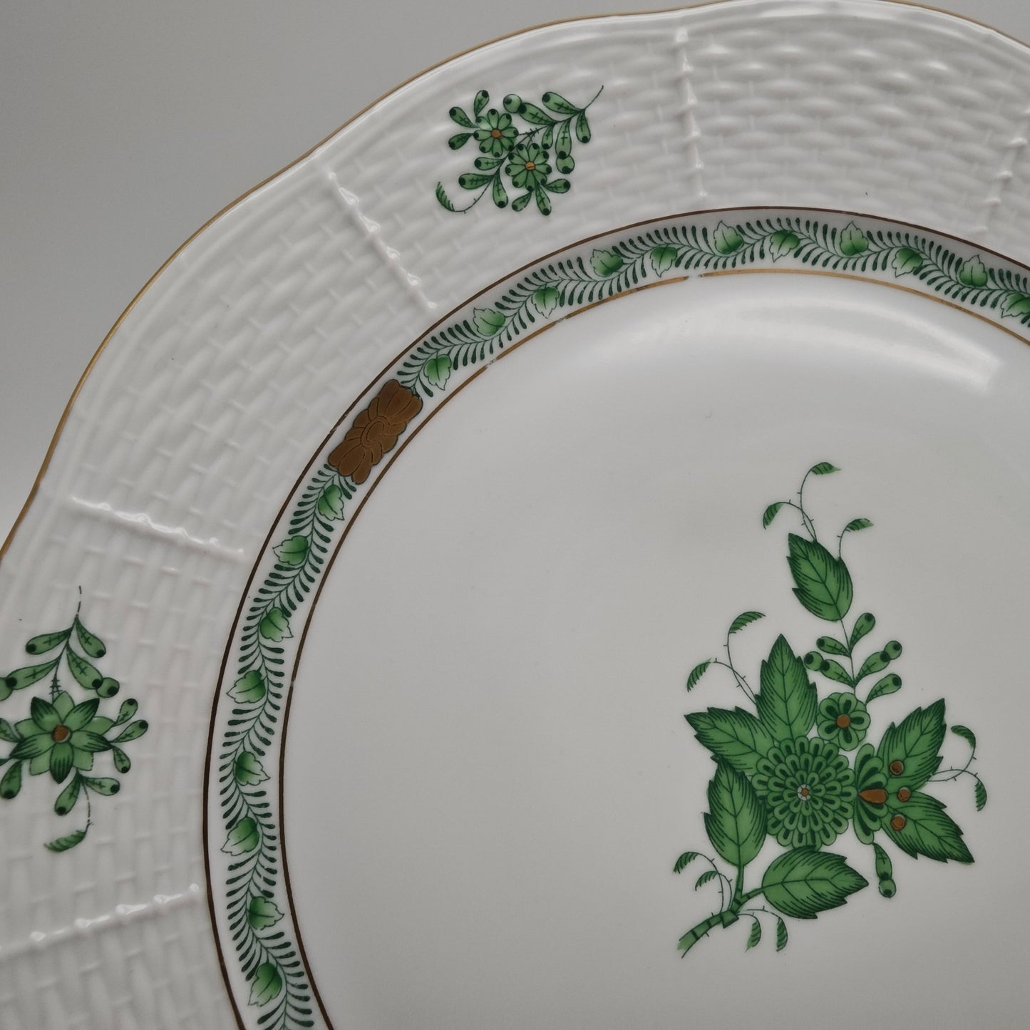 Herend Speiseteller Chinese Bouquet Apponyi Grün mit Goldrand Porzellan 25,5 cm Vintage Ungarn