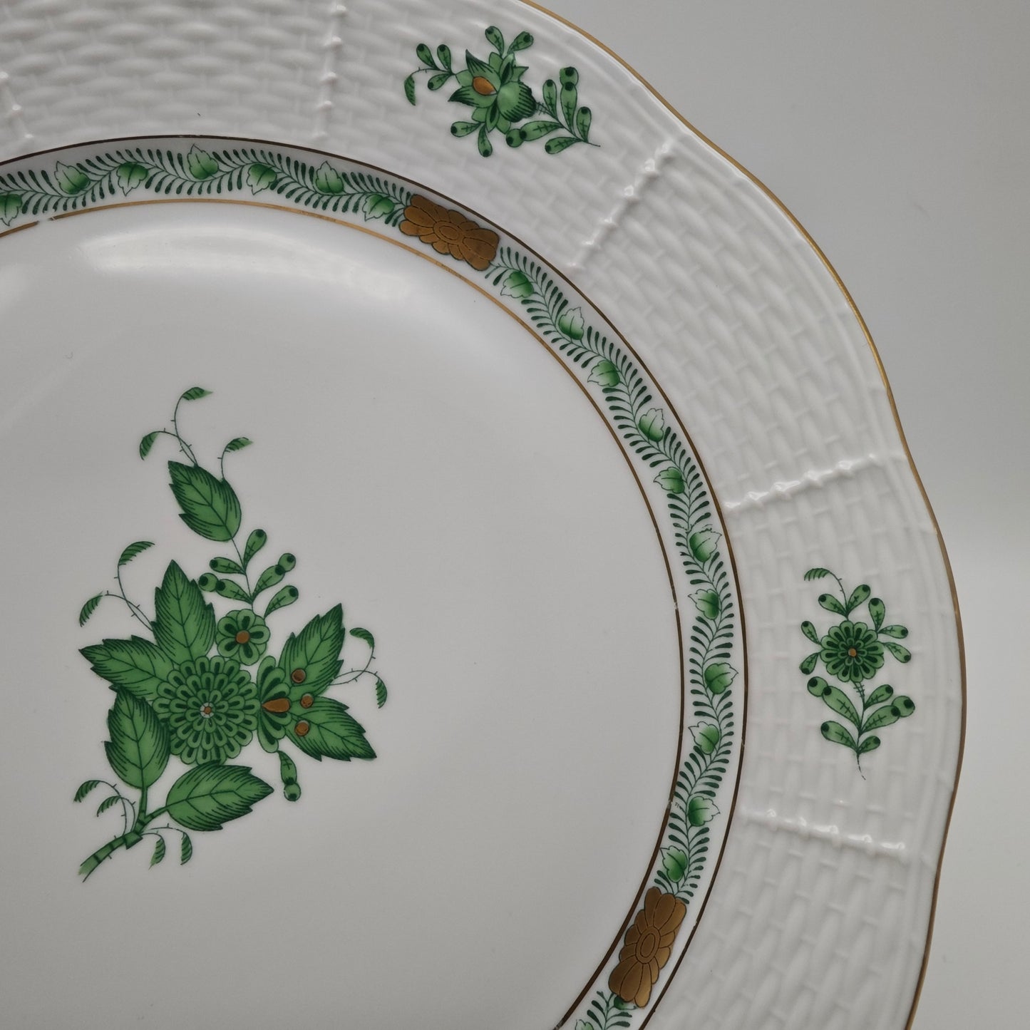 Herend Speiseteller Chinese Bouquet Apponyi Grün mit Goldrand Porzellan 25,5 cm Vintage Ungarn