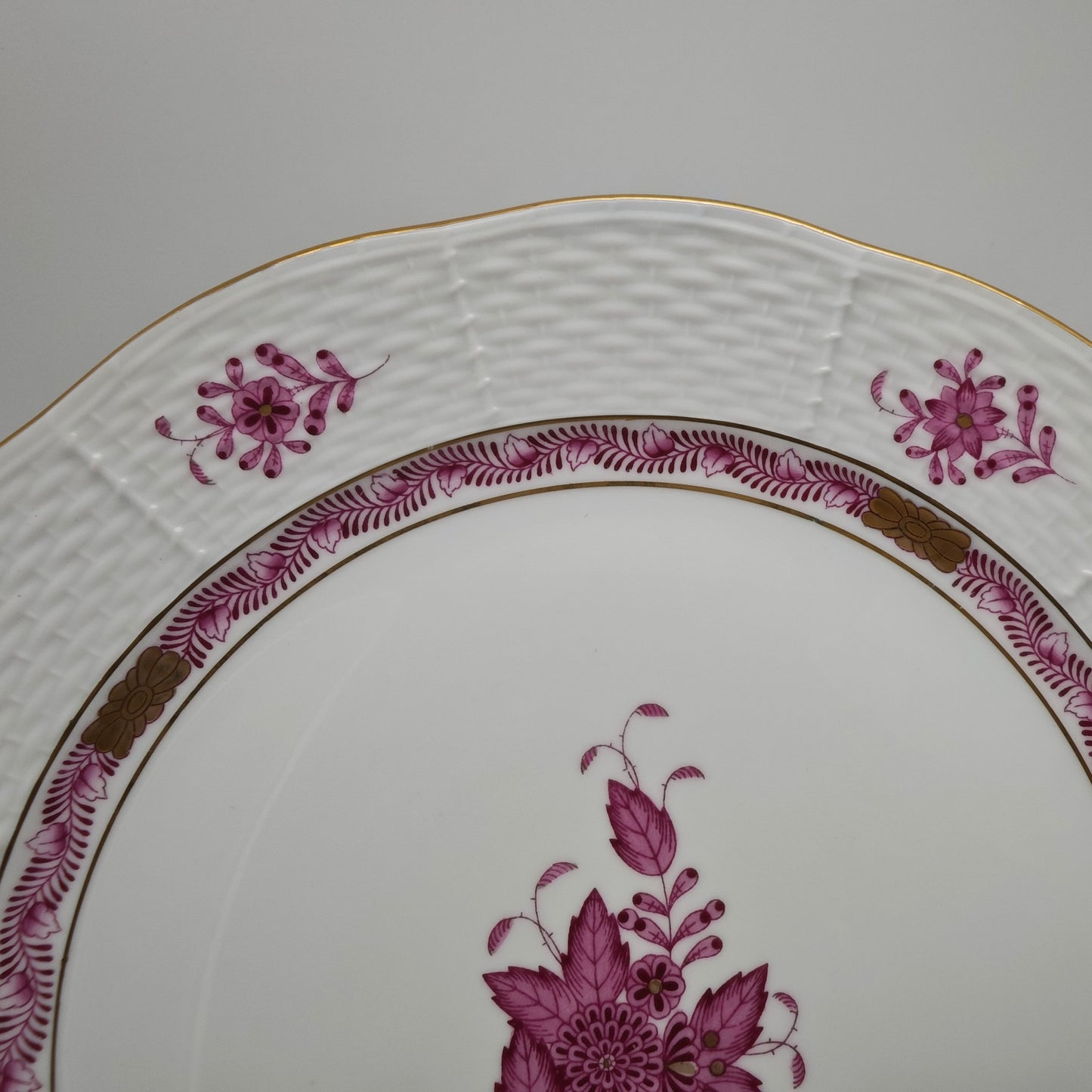 Herend Speiseteller Chinese Bouquet Apponyi Rot mit Goldrand Porzellan 25,5 cm Vintage Ungarn
