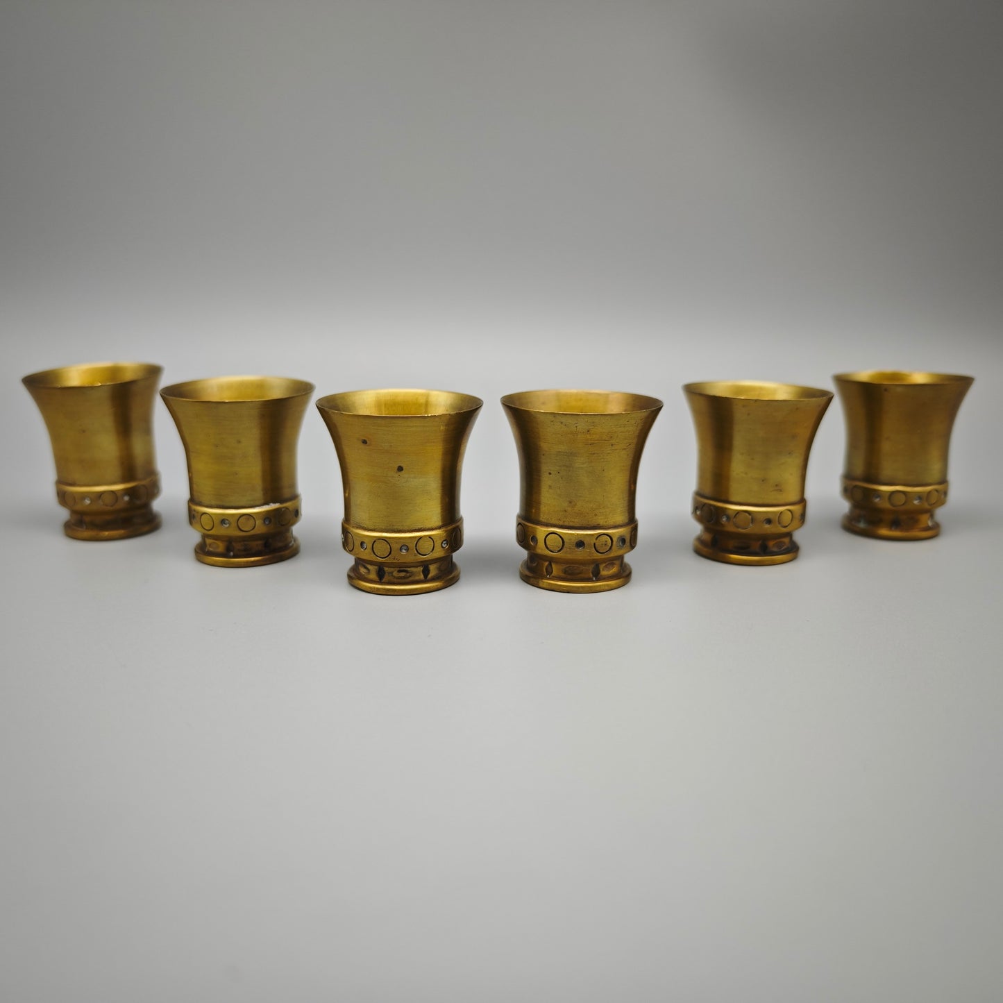 6x Messing Schnapsgläser Grabenkunst Wehrmacht Patrone Hülsen 2. Weltkrieg Becher Set WK 2