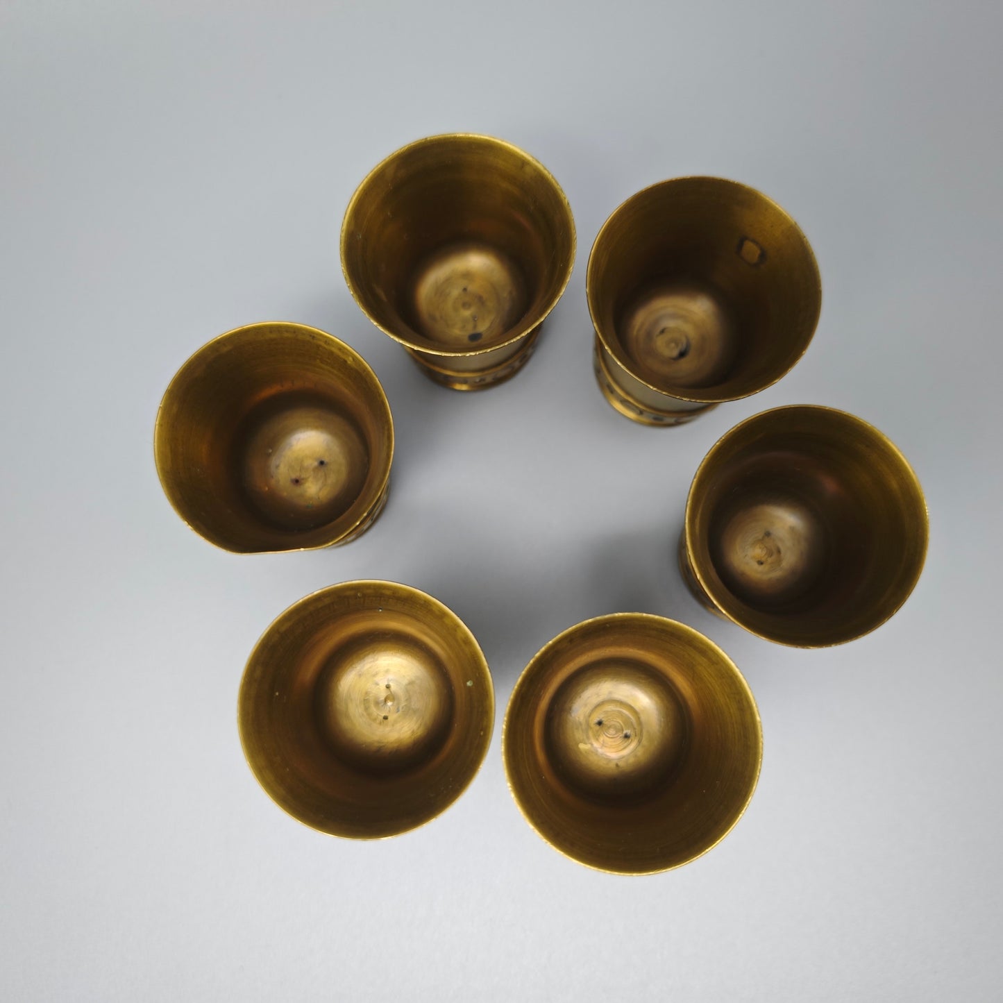6x Messing Schnapsgläser Grabenkunst Wehrmacht Patrone Hülsen 2. Weltkrieg Becher Set WK 2