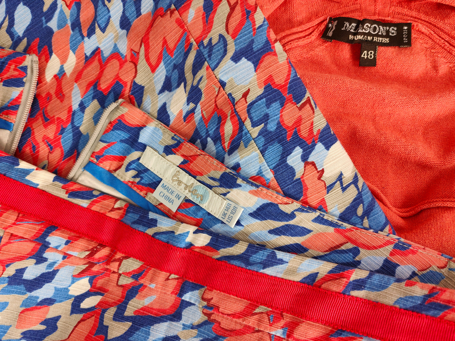 Ensemble de vêtements 2 pièces jupe crayon motif graphique saumon rouge bleu blanc et haut en tricot à manches longues