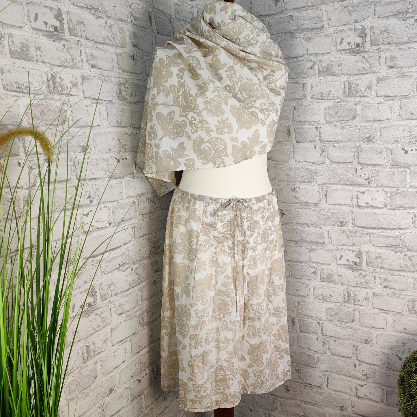 Ensemble de 2 pièces jupe d'été à motifs coton blanc beige et écharpe assortie garde-robe de vacances motif floral écharpe légère jupe fleurs style d'été ensemble combinaison de vêtements