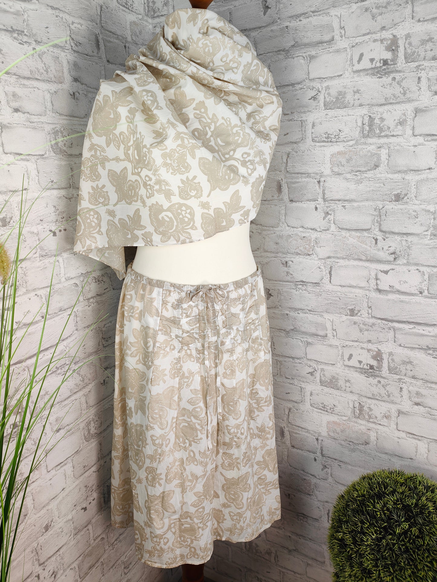 Ensemble de 2 pièces jupe d'été à motifs coton blanc beige et écharpe assortie garde-robe de vacances motif floral écharpe légère jupe fleurs style d'été ensemble combinaison de vêtements