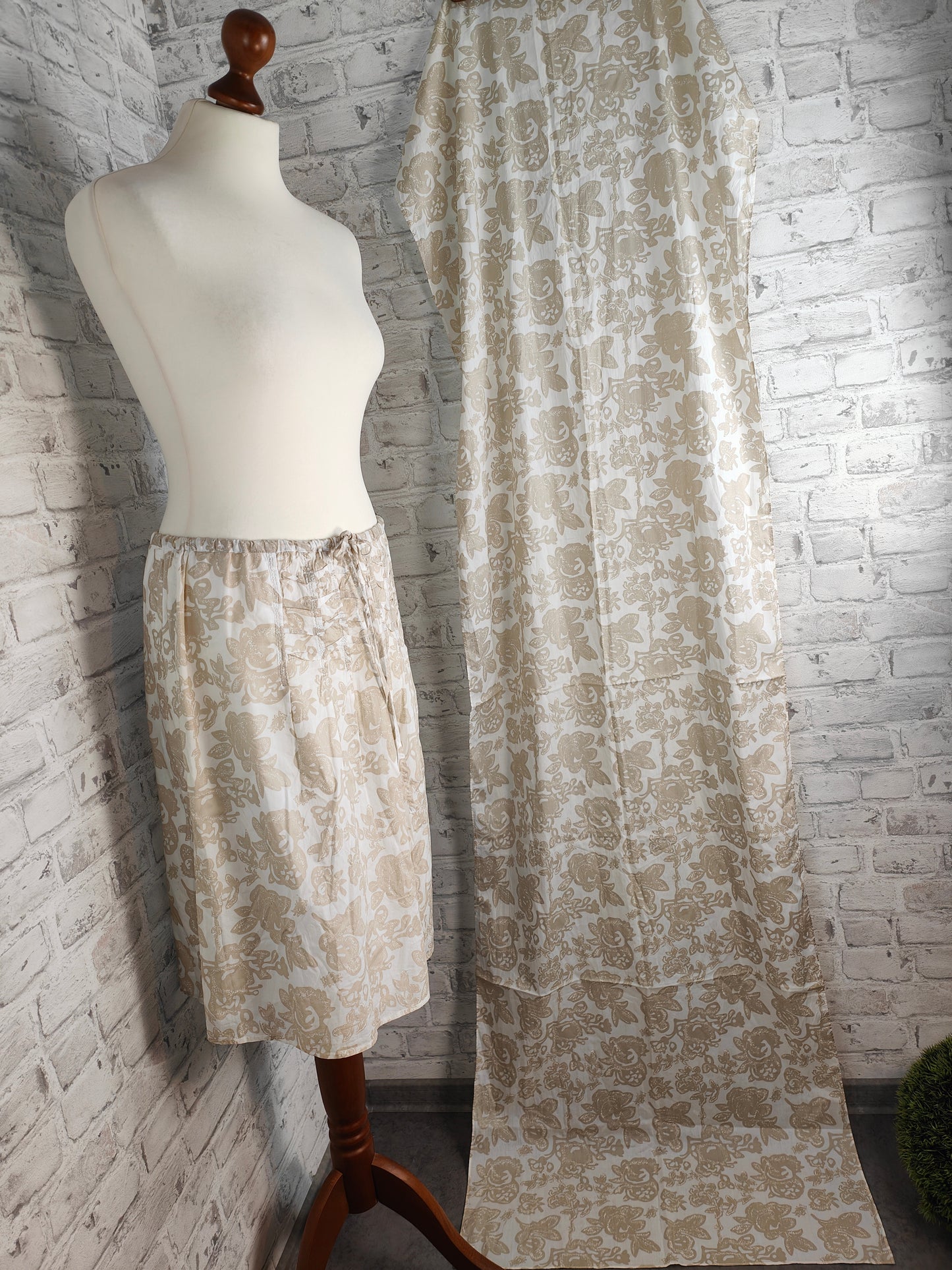 Ensemble de 2 pièces jupe d'été à motifs coton blanc beige et écharpe assortie garde-robe de vacances motif floral écharpe légère jupe fleurs style d'été ensemble combinaison de vêtements