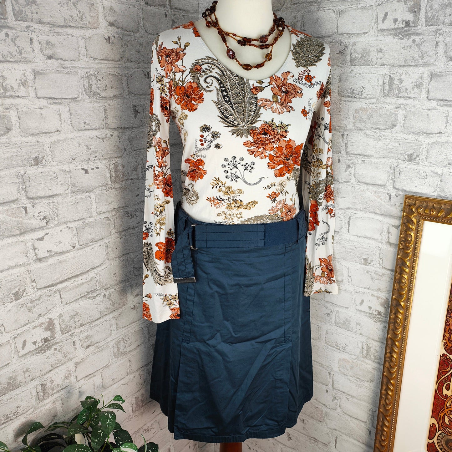 Ensemble de 2 pièces style ensemble jupe midi ligne A avec ceinture bleu foncé et haut à manches longues blanc orange motif floral cachemire tenue jupe haut combinaison de vêtements