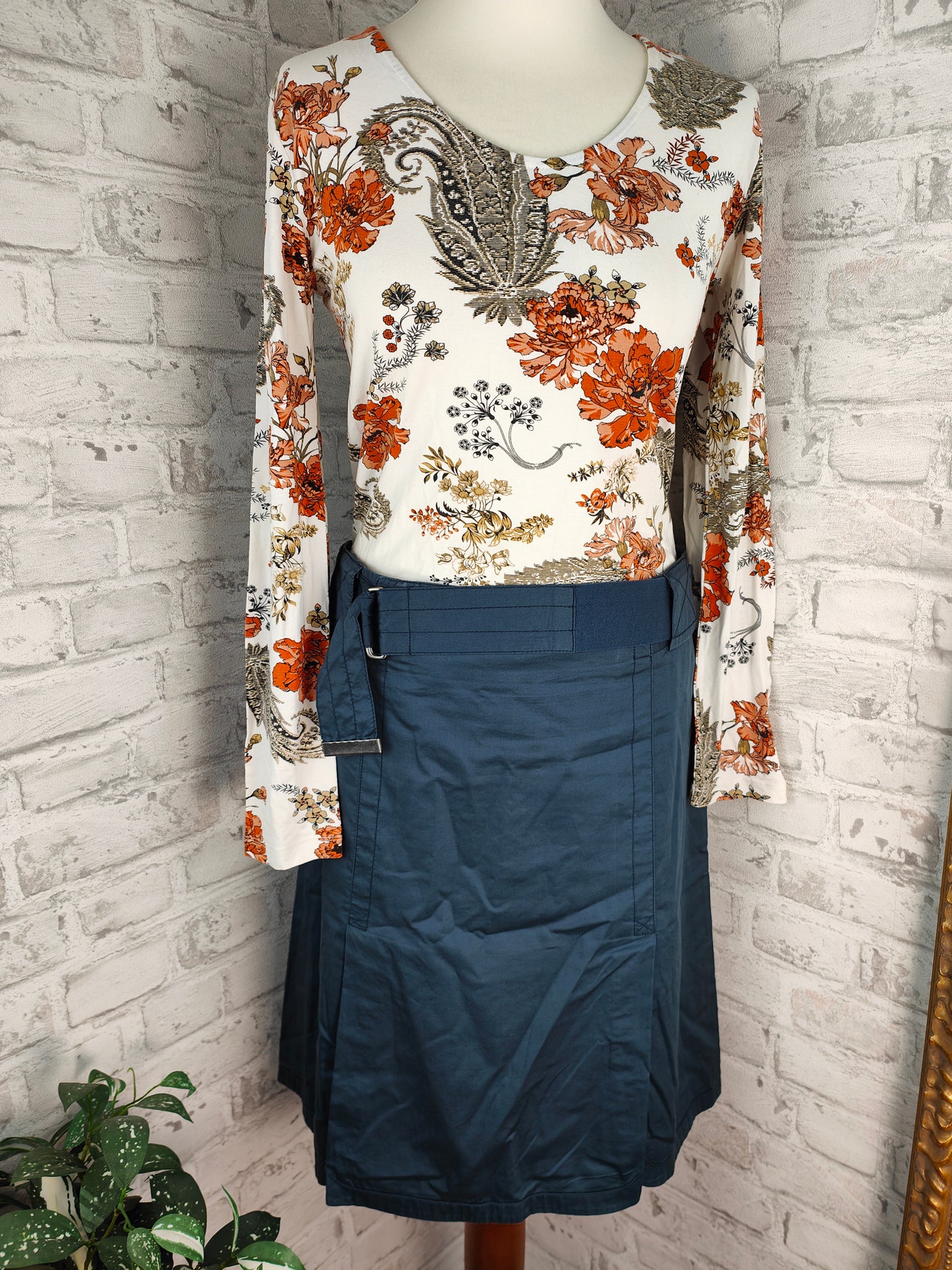 Ensemble de 2 pièces style ensemble jupe midi ligne A avec ceinture bleu foncé et haut à manches longues blanc orange motif floral cachemire tenue jupe haut combinaison de vêtements
