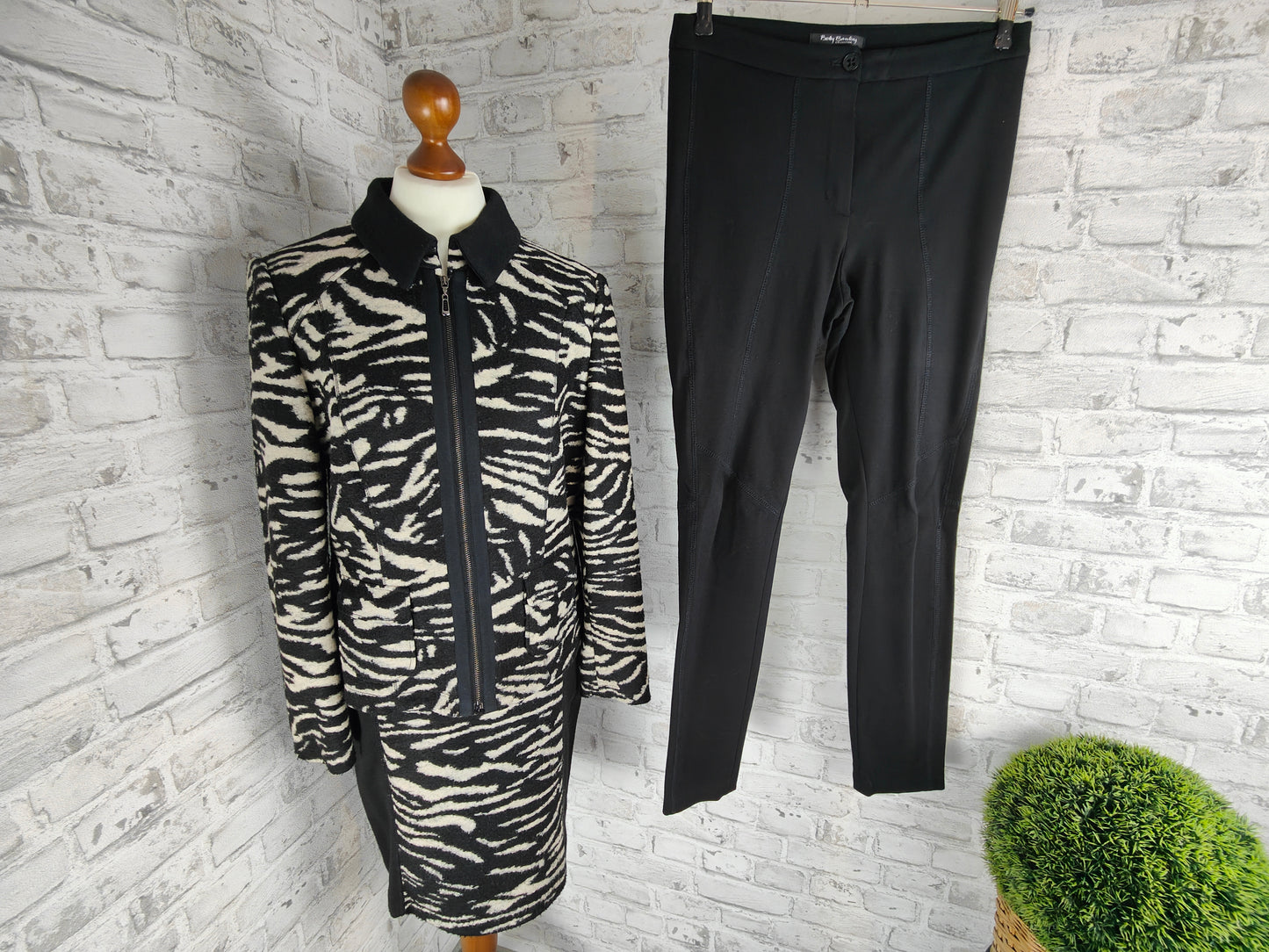 Ensemble 3 pièces blazer jupe leggings motif zèbre noir blanc imprimé animal chaud doux Betty Barclay style hiver combinaison costume