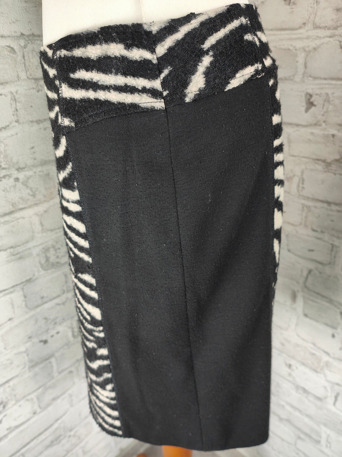 Ensemble 3 pièces blazer jupe leggings motif zèbre noir blanc imprimé animal chaud doux Betty Barclay style hiver combinaison costume