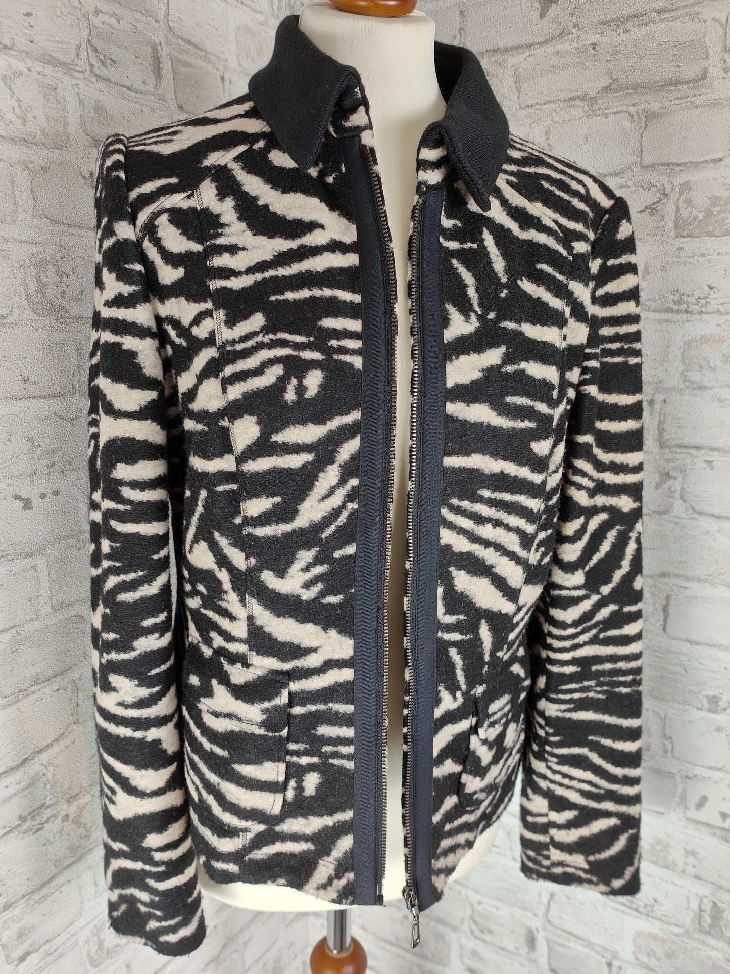 Ensemble 3 pièces blazer jupe leggings motif zèbre noir blanc imprimé animal chaud doux Betty Barclay style hiver combinaison costume