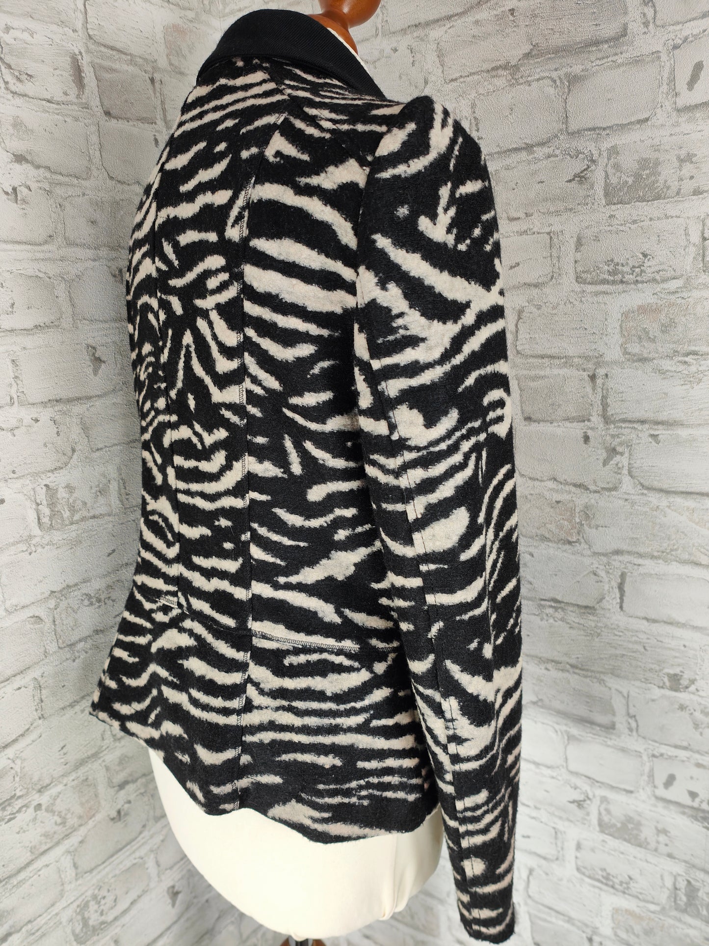 Ensemble 3 pièces blazer jupe leggings motif zèbre noir blanc imprimé animal chaud doux Betty Barclay style hiver combinaison costume