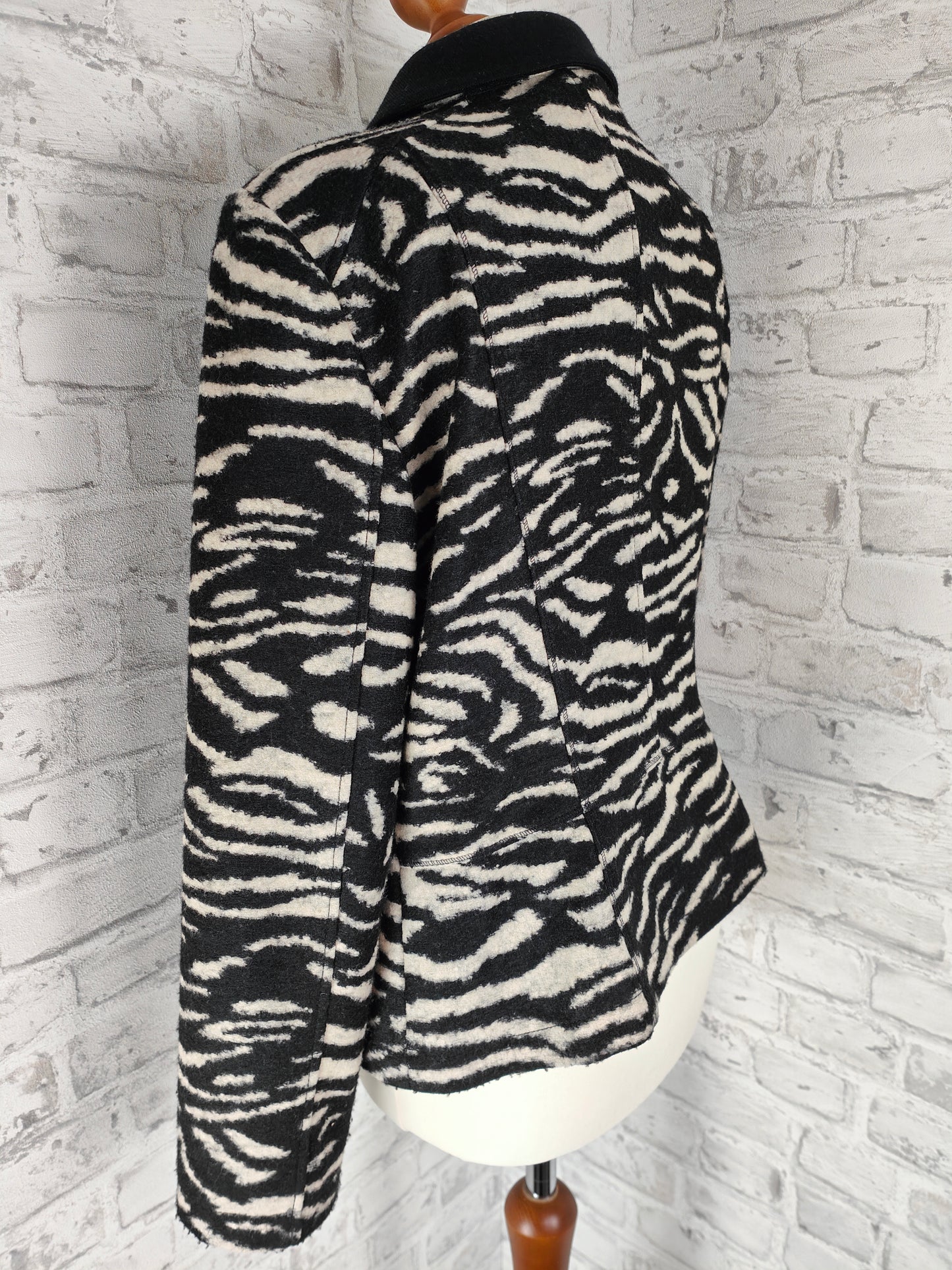 Ensemble 3 pièces blazer jupe leggings motif zèbre noir blanc imprimé animal chaud doux Betty Barclay style hiver combinaison costume