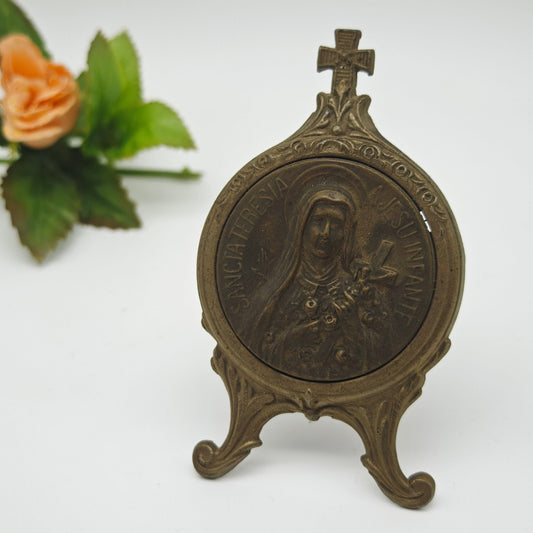 Image sainte en métal coulé de Thérèse de Lisieux Sancta Teresia A Jesu Infante Christian Catholic table display icône autel médaillon relief médaille relique pèlerinage maison autel