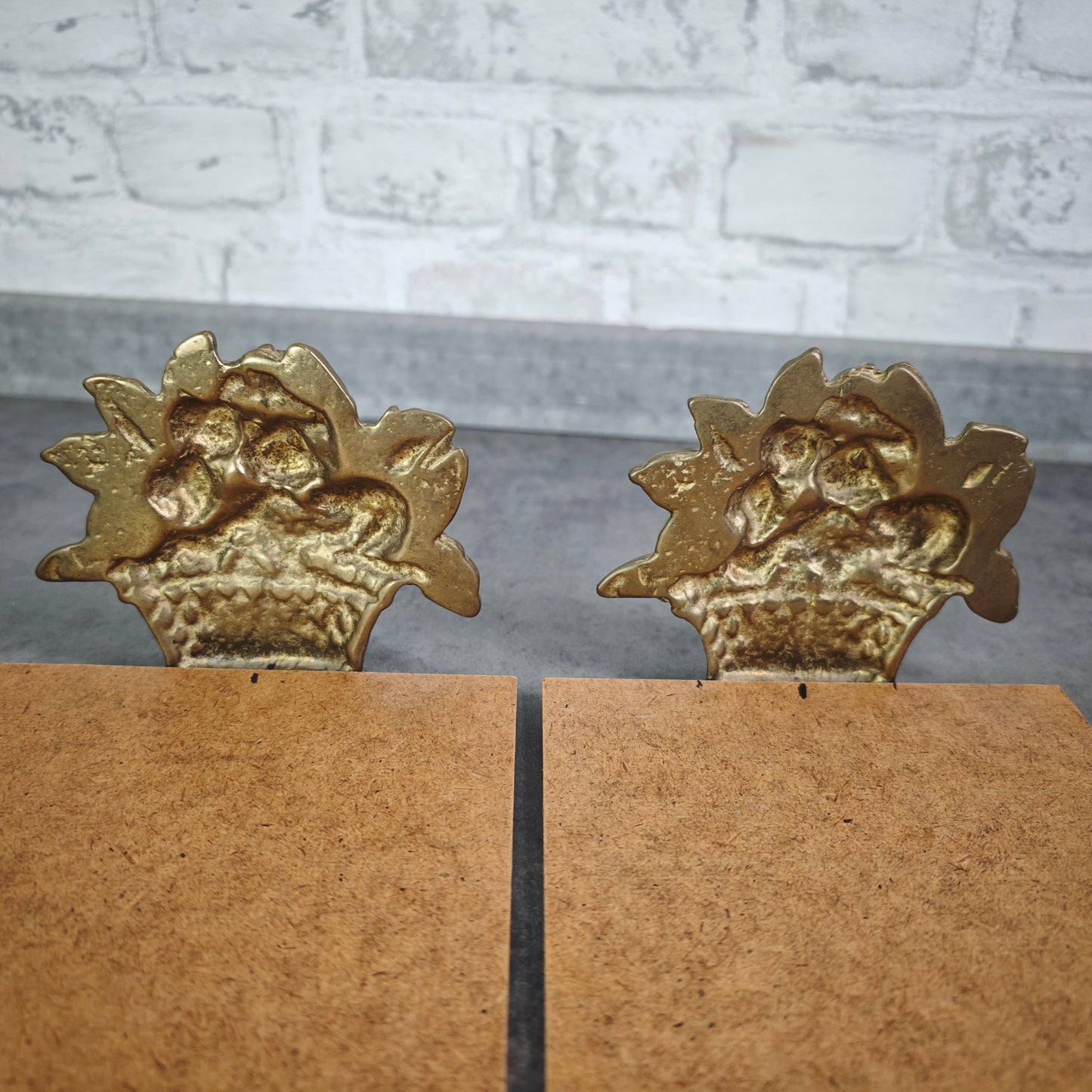 2x Buchstützen Messing Früchtekorb goldfarben massiv gegossen mit Hartfaserplatte 30 cm