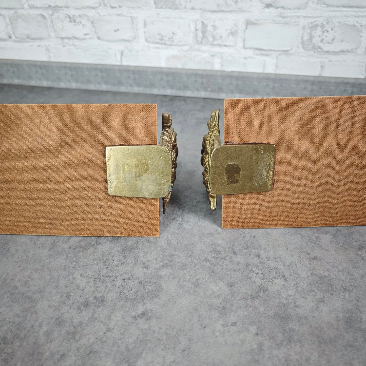 2x Buchstützen Messing Früchtekorb goldfarben massiv gegossen mit Hartfaserplatte 30 cm