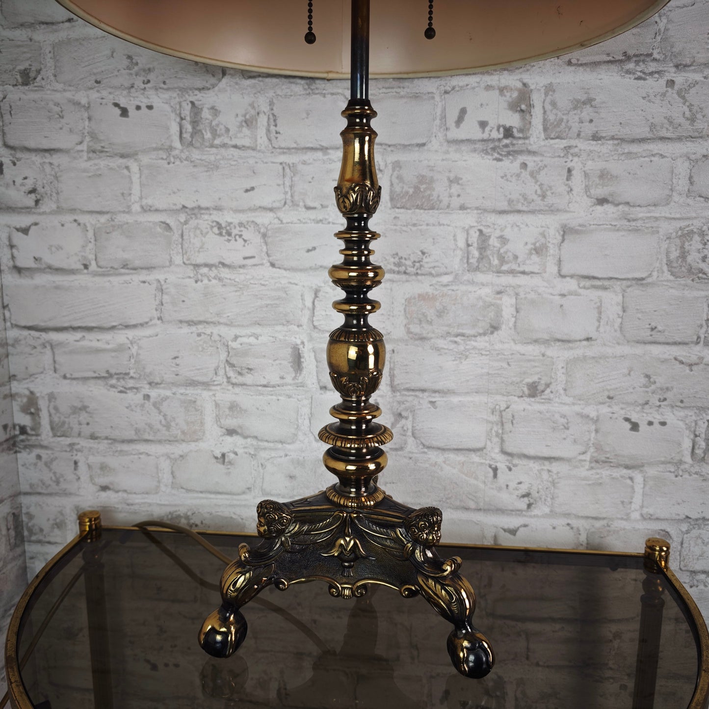 Tischlampe Messing Empire Stil mit Stoffschirm und Klauenfüßen Hollywood Regency Vintage Barock Leuchte