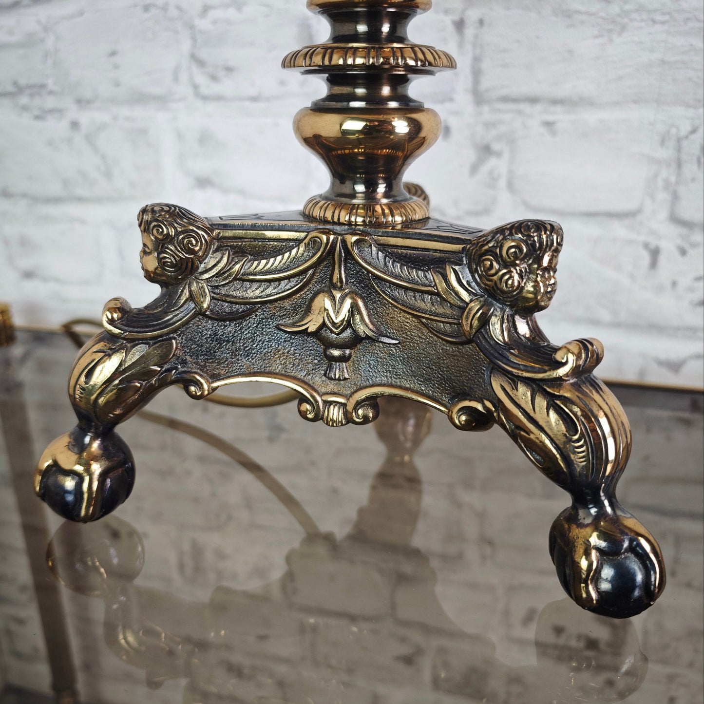 Tischlampe Messing Empire Stil mit Stoffschirm und Klauenfüßen Hollywood Regency Vintage Barock Leuchte