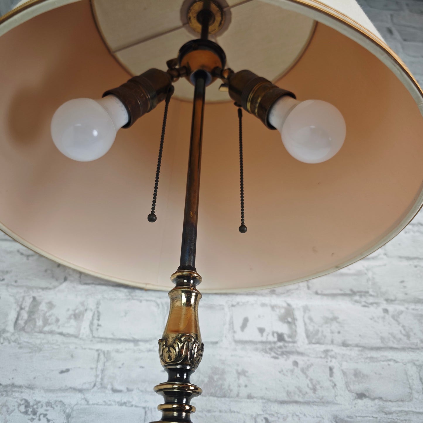Tischlampe Messing Empire Stil mit Stoffschirm und Klauenfüßen Hollywood Regency Vintage Barock Leuchte