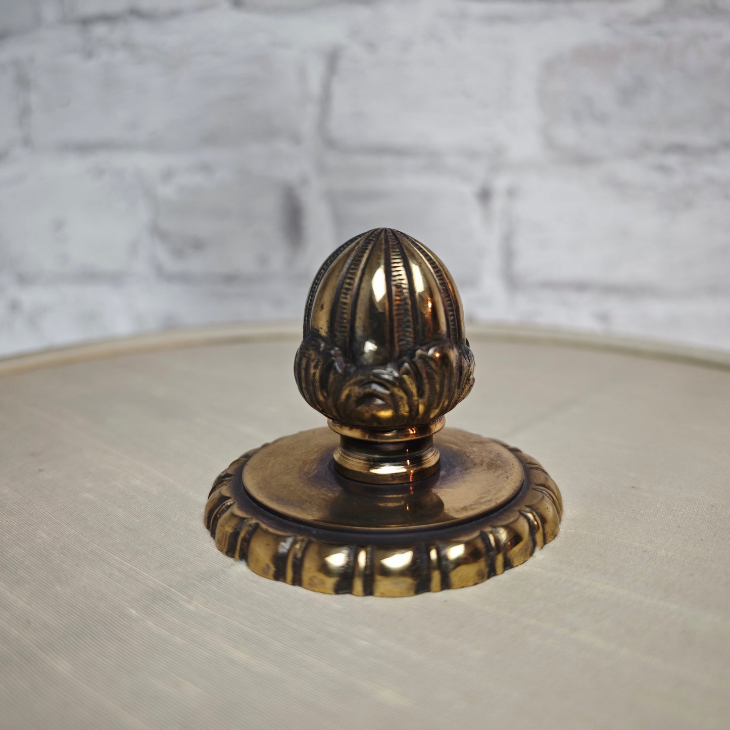 Tischlampe Messing Empire Stil mit Stoffschirm und Klauenfüßen Hollywood Regency Vintage Barock Leuchte