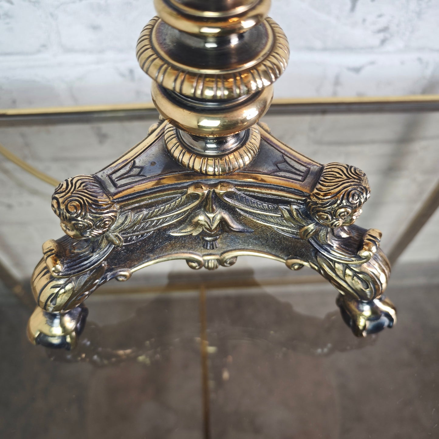 Tischlampe Messing Empire Stil mit Stoffschirm und Klauenfüßen Hollywood Regency Vintage Barock Leuchte