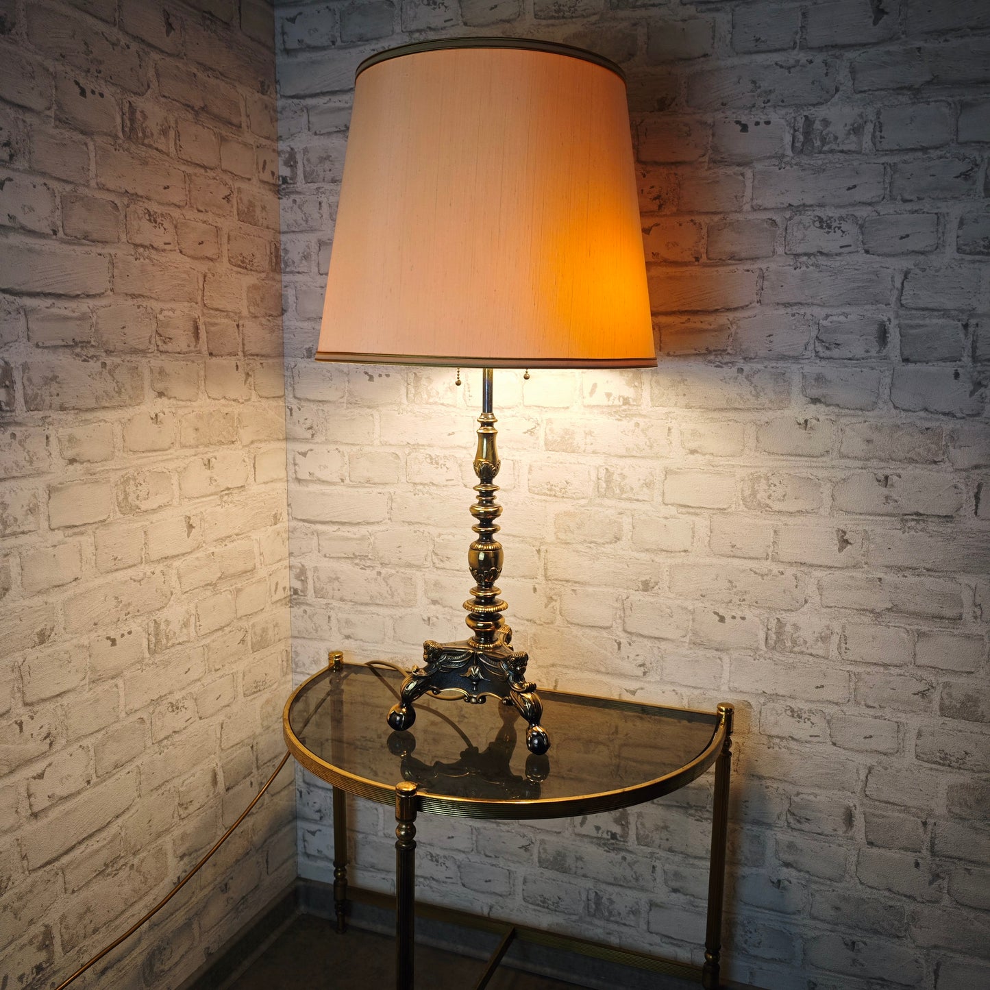 Tischlampe Messing Empire Stil mit Stoffschirm und Klauenfüßen Hollywood Regency Vintage Barock Leuchte