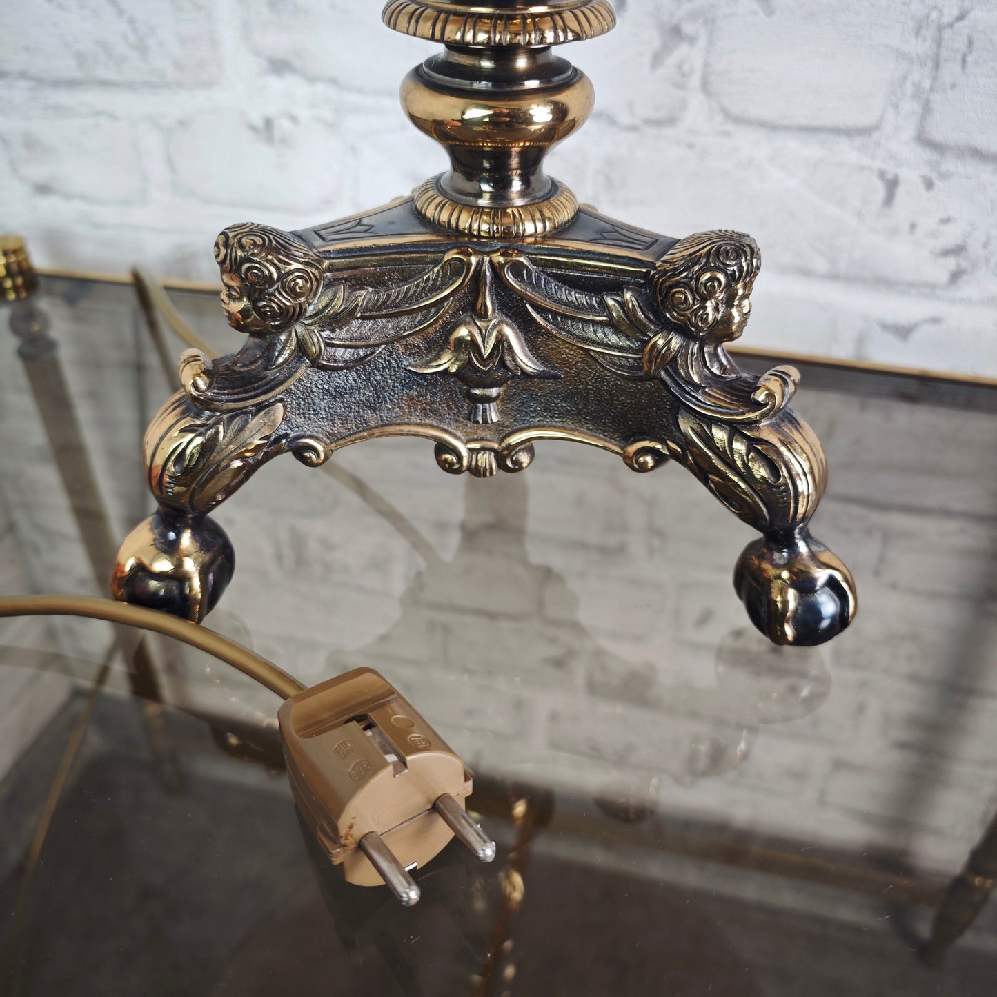 Tischlampe Messing Empire Stil mit Stoffschirm und Klauenfüßen Hollywood Regency Vintage Barock Leuchte