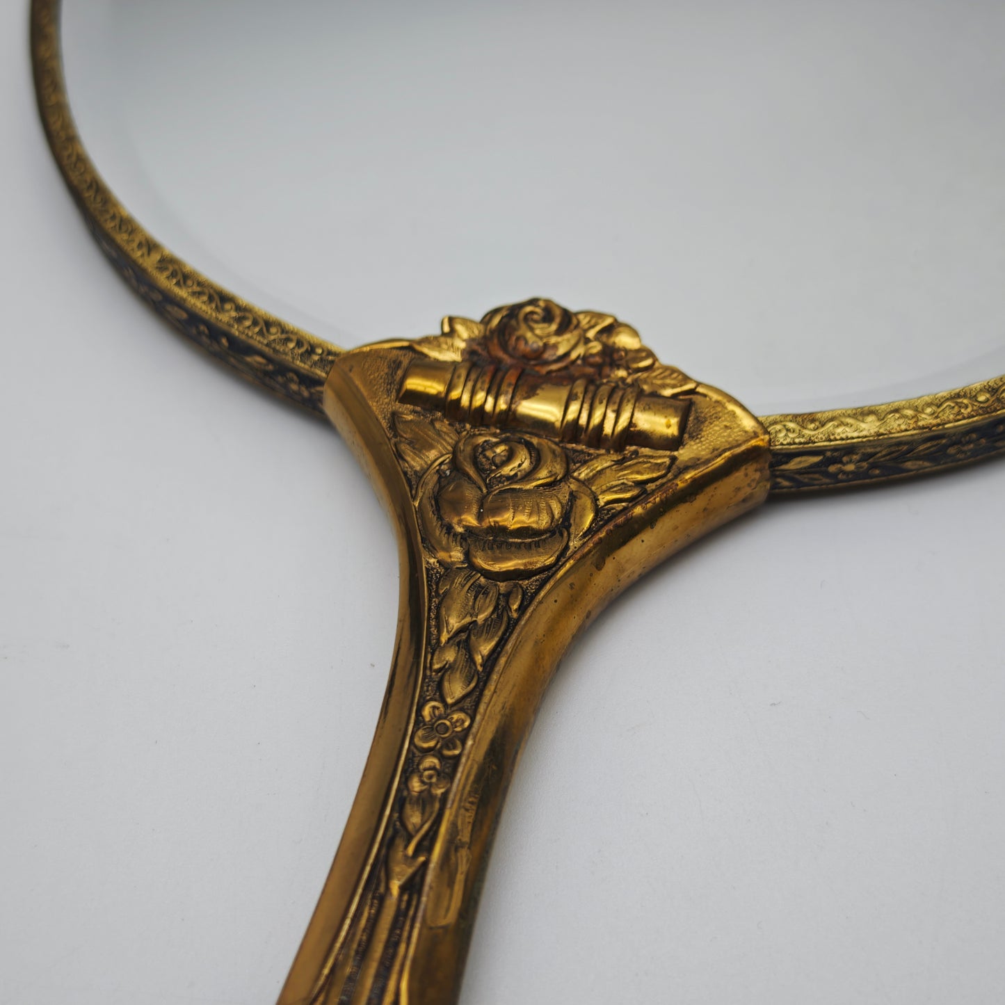 Handspiegel Messing Rosenstickerei Jugendstil Facettenschliff Vintage Vanity