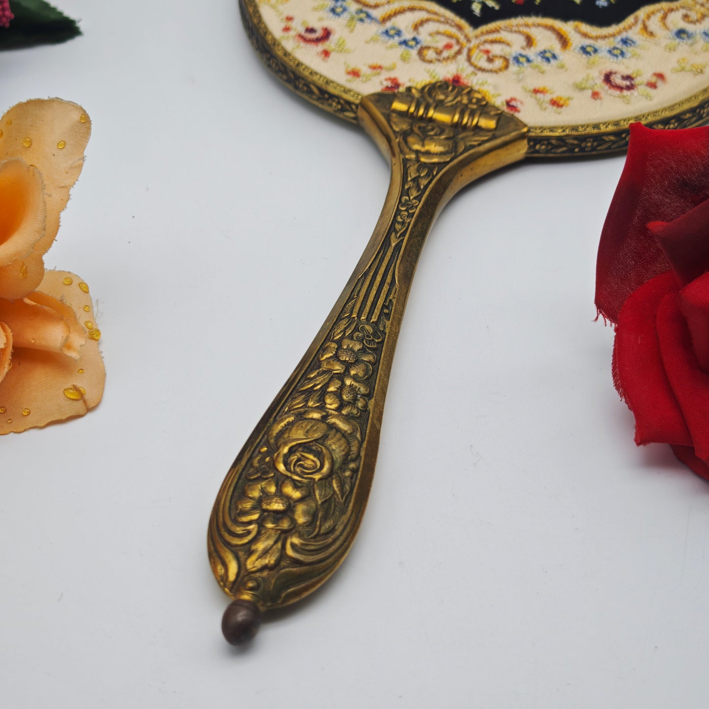 Handspiegel Messing Rosenstickerei Jugendstil Facettenschliff Vintage Vanity