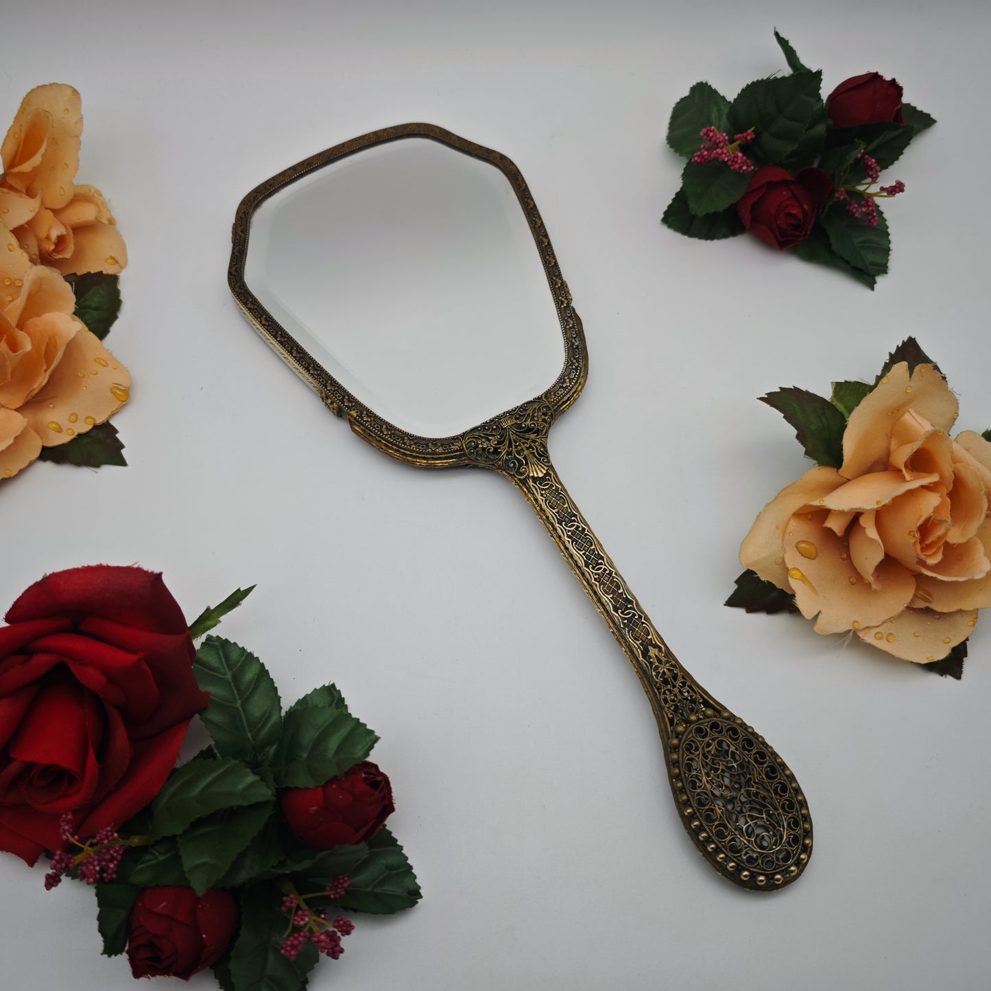 Handspiegel Messing Filigran Facettenschliff Vintage Rosenstickerei 31 cm Vanity