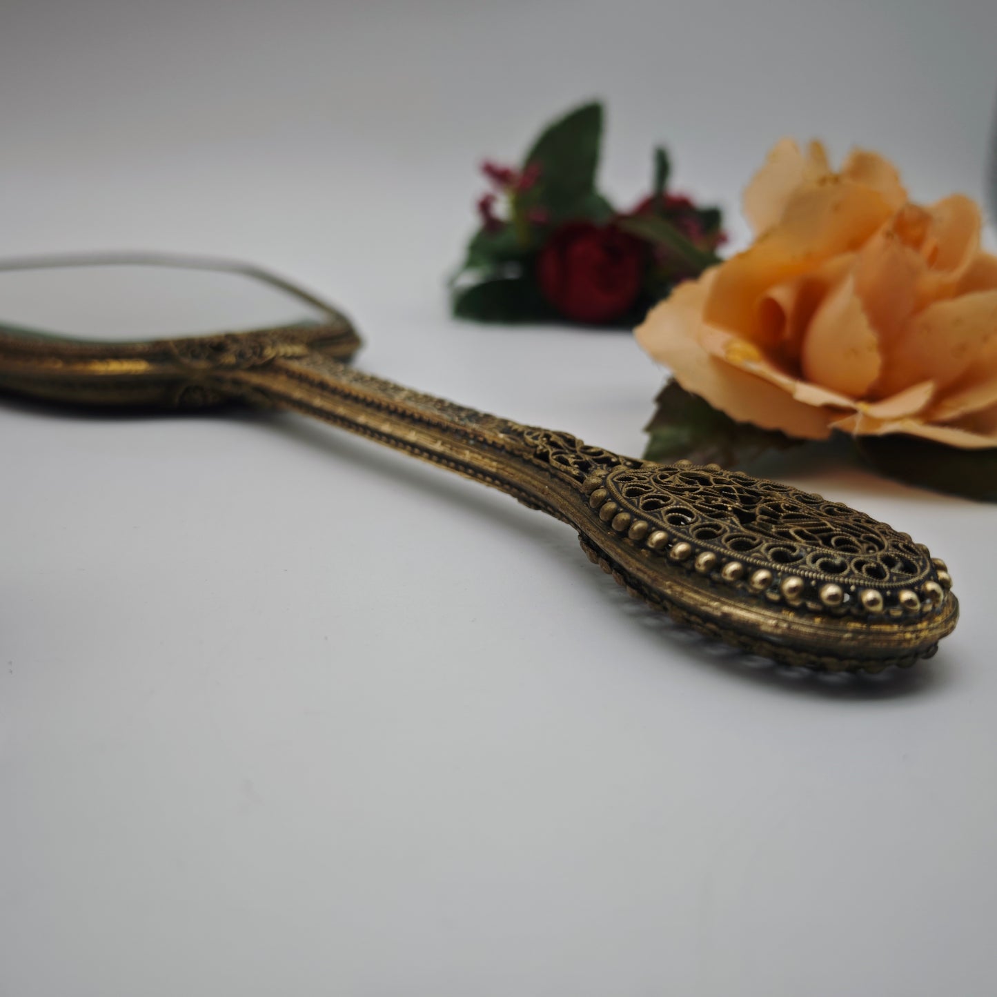 Handspiegel Messing Filigran Facettenschliff Vintage Rosenstickerei 31 cm Vanity