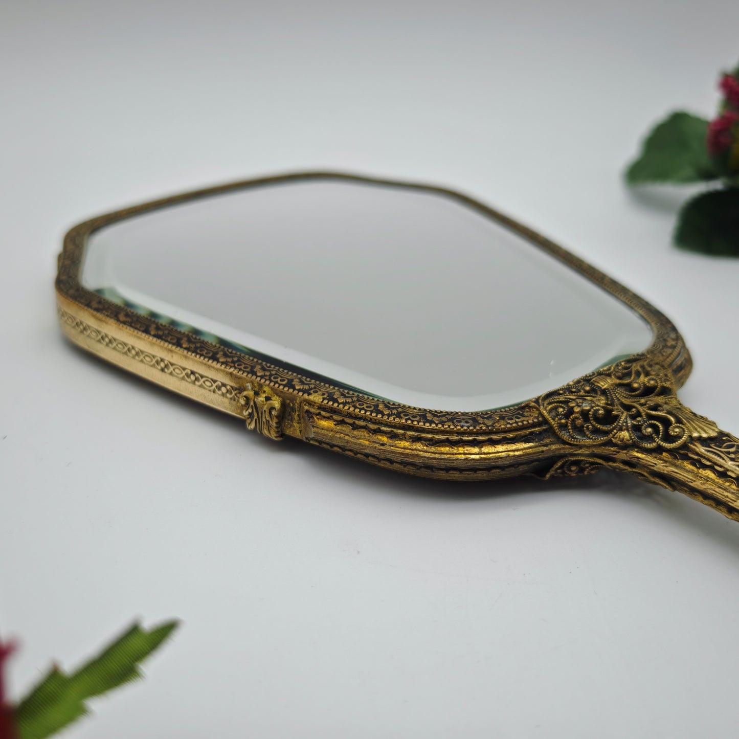Handspiegel Messing Filigran Facettenschliff Vintage Rosenstickerei 31 cm Vanity