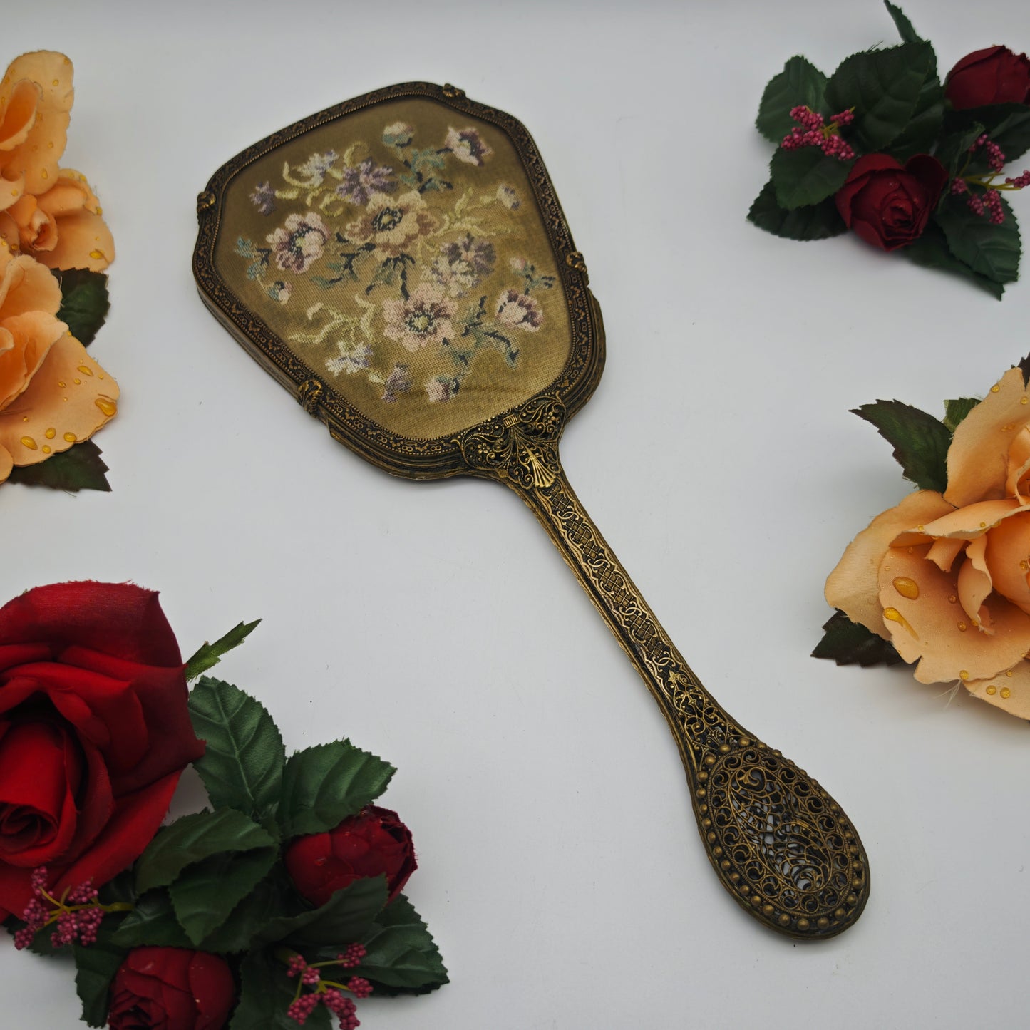 Handspiegel Messing Filigran Facettenschliff Vintage Rosenstickerei 31 cm Vanity