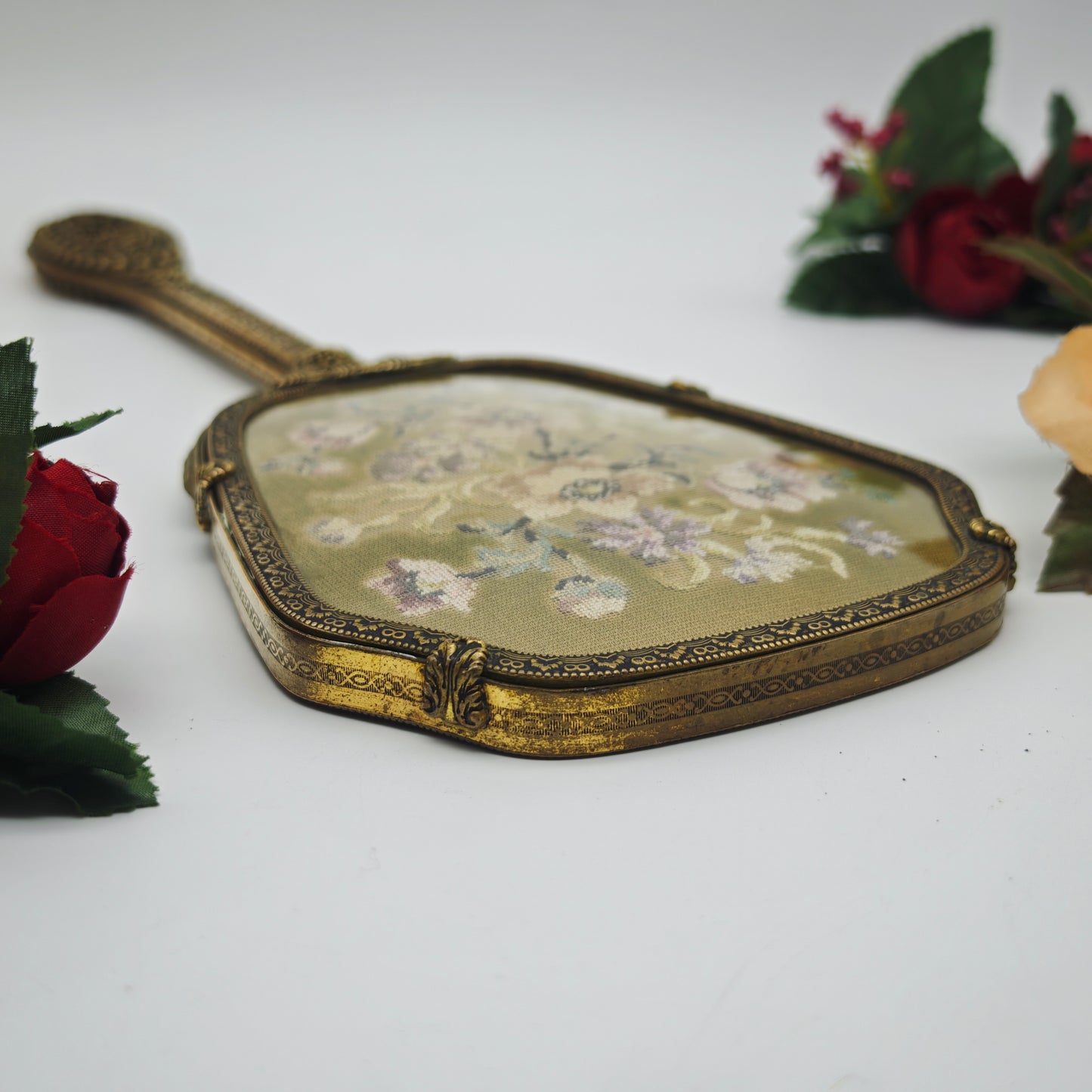Handspiegel Messing Filigran Facettenschliff Vintage Rosenstickerei 31 cm Vanity