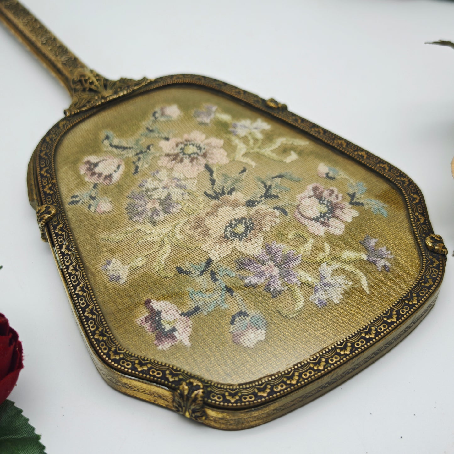 Handspiegel Messing Filigran Facettenschliff Vintage Rosenstickerei 31 cm Vanity