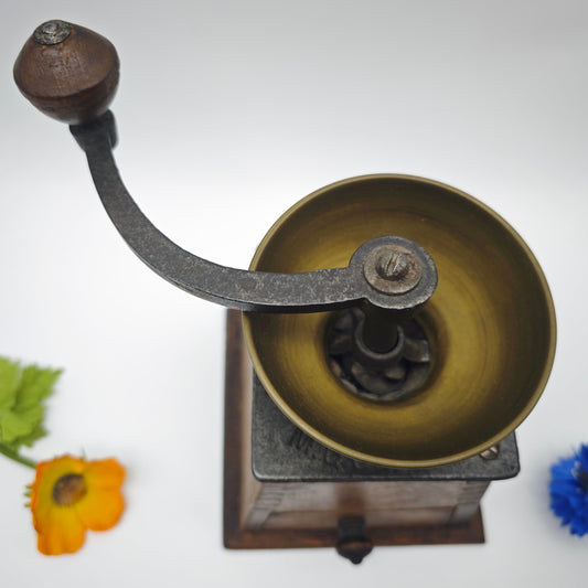 Kaffeemühle M.G. Garantirt antik Holz Vintage Deko Nostalgie grandmacore