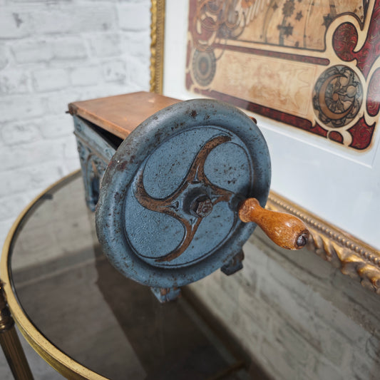 Antiker Tabakschneider Teck 1 Jugendstil Gusseisen Kurbel Tabakschneidemaschine
