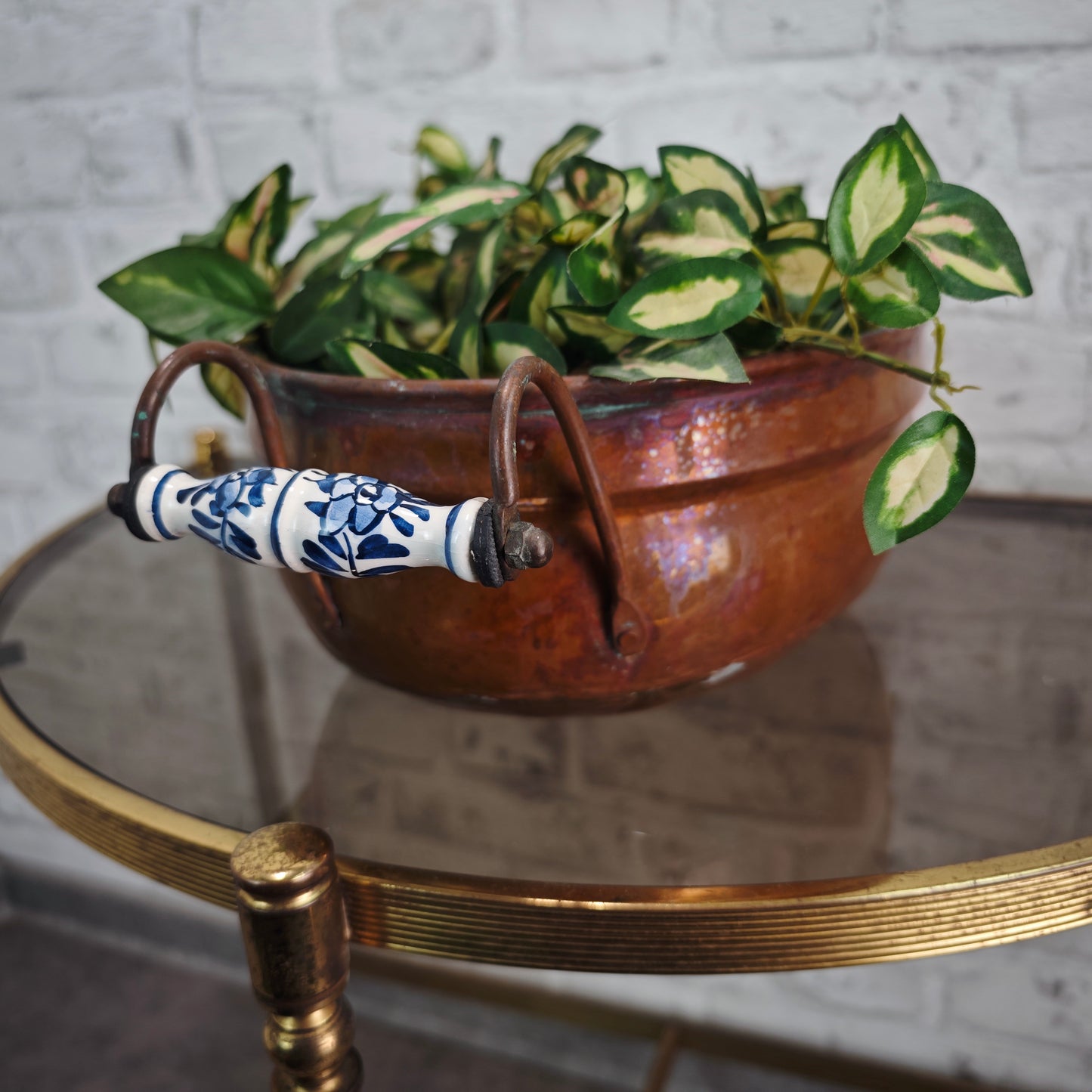 Antike Kupfer Jardiniere oval mit weißen blauen Keramikgriffen 40 cm Pflanzgefäß Vintage Deko