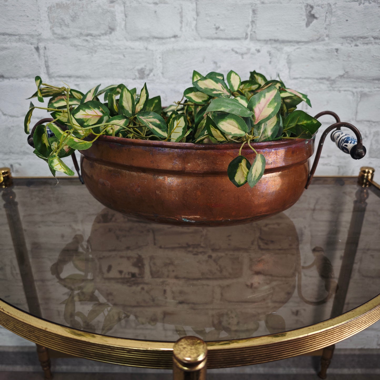Antike Kupfer Jardiniere oval mit weißen blauen Keramikgriffen 40 cm Pflanzgefäß Vintage Deko