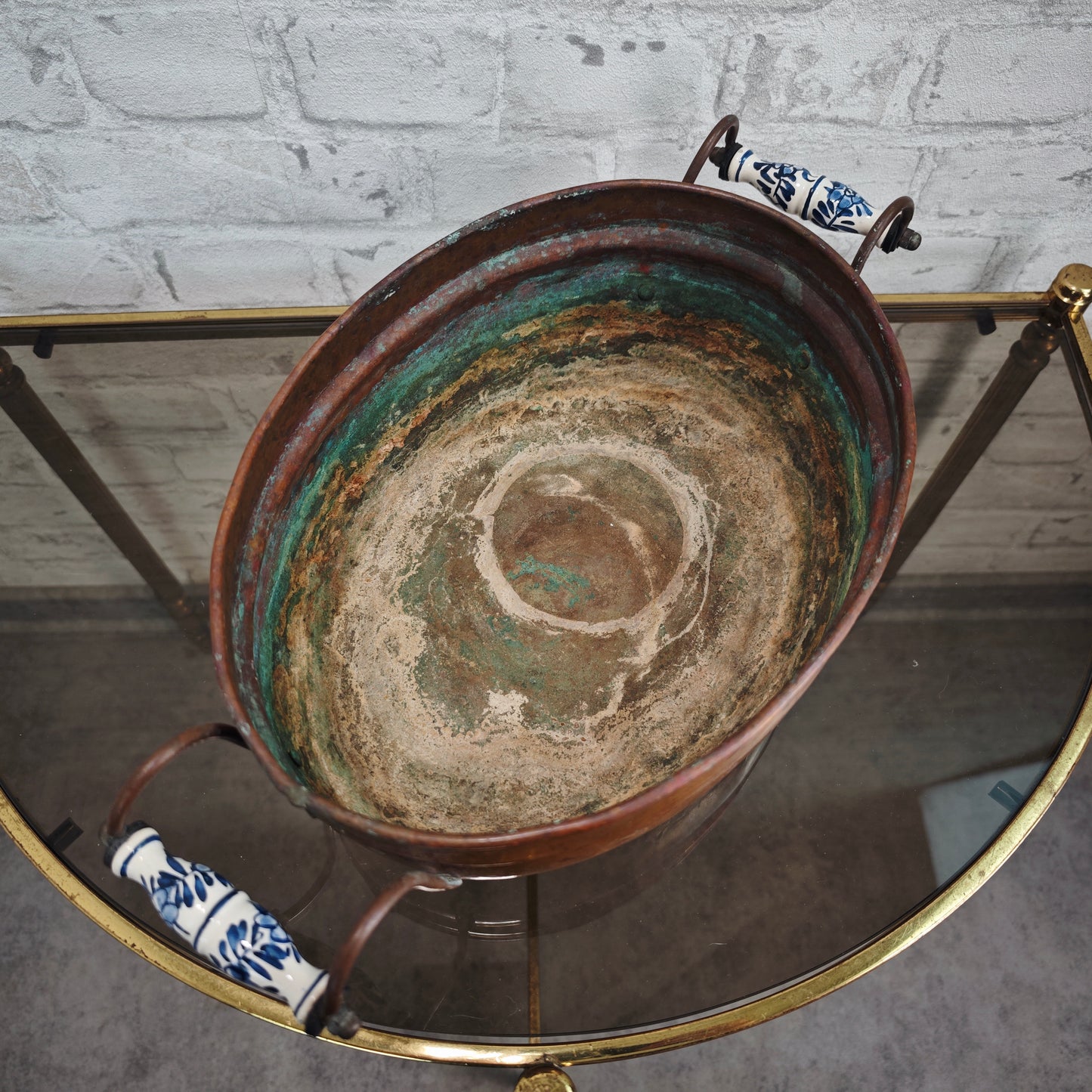 Antike Kupfer Jardiniere oval mit weißen blauen Keramikgriffen 40 cm Pflanzgefäß Vintage Deko